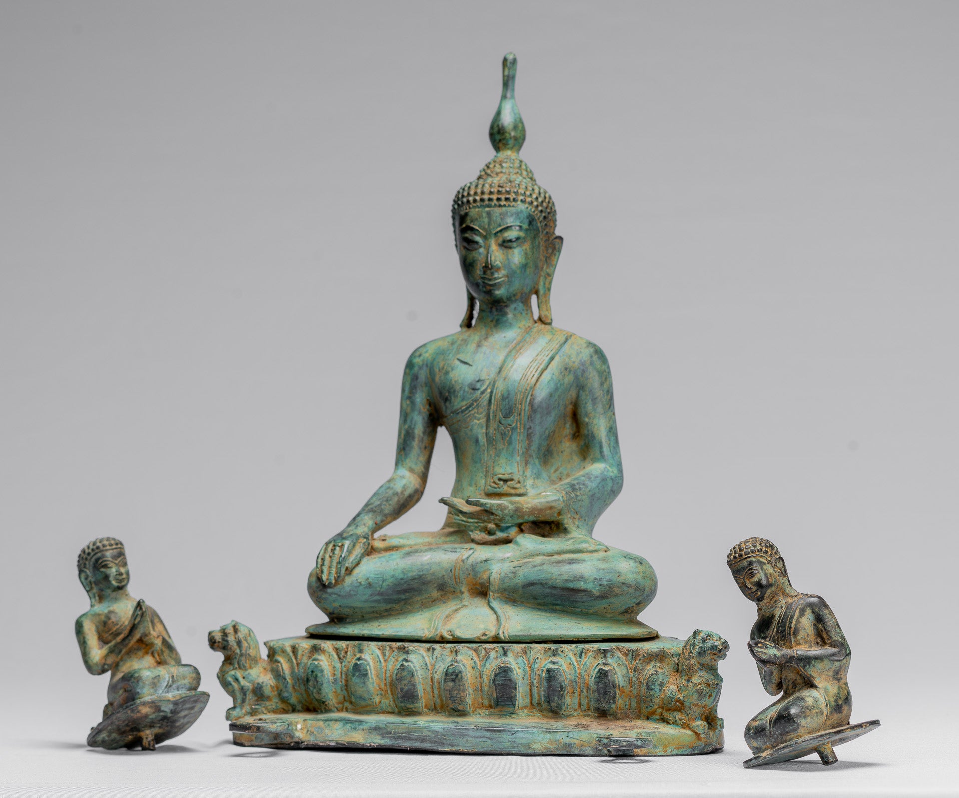 Buddha Statue-Antike Indonesische Stil Seated Bronze Javanese Erleuchtung Buddha mit Jüngern-32cm/13 "