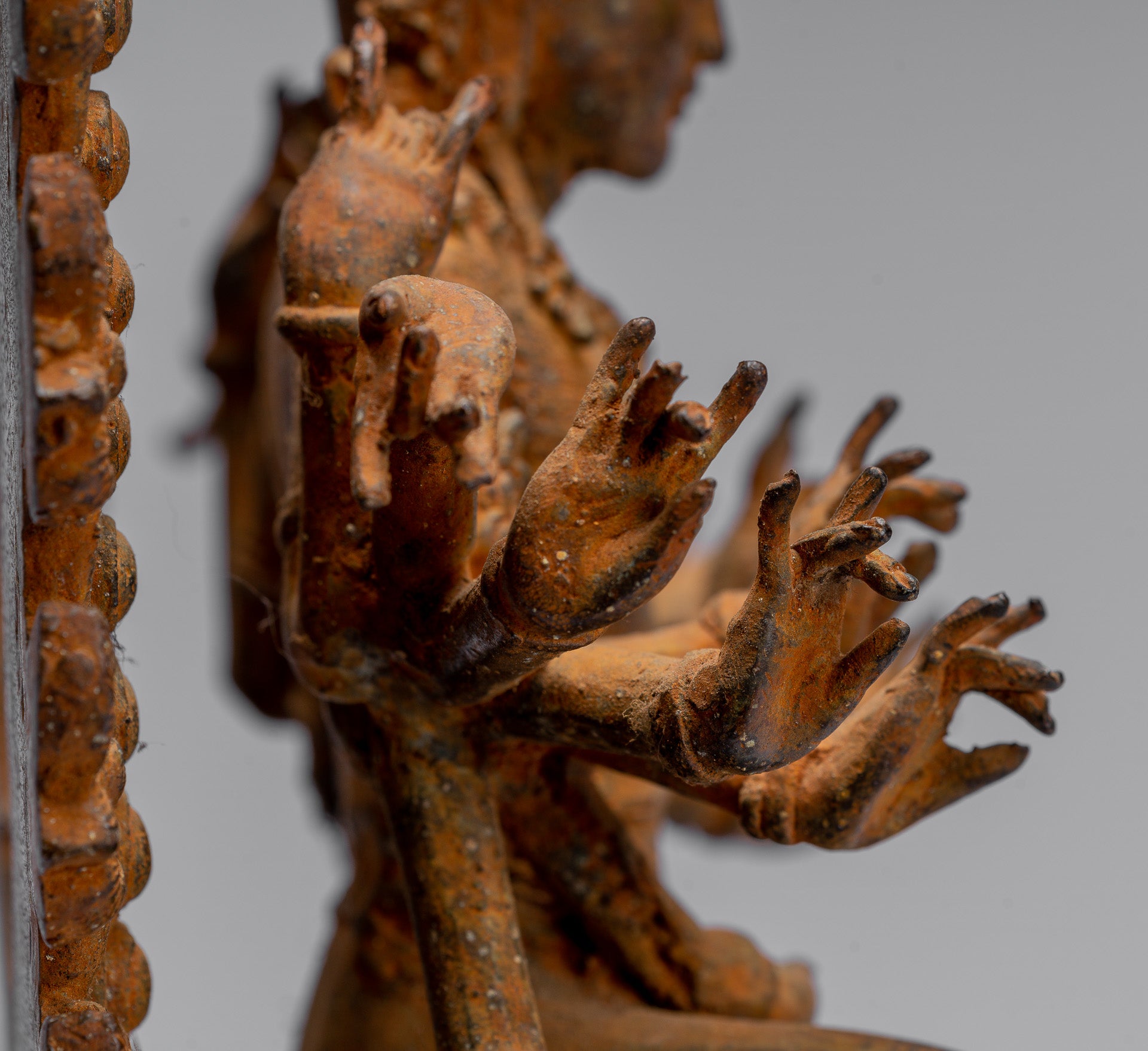 Statua Bodhisattva - Antique stile indonesiano giavanese a 16 bracci Avalokiteshvara Bodhisattva Statua - 28 cm/11 "