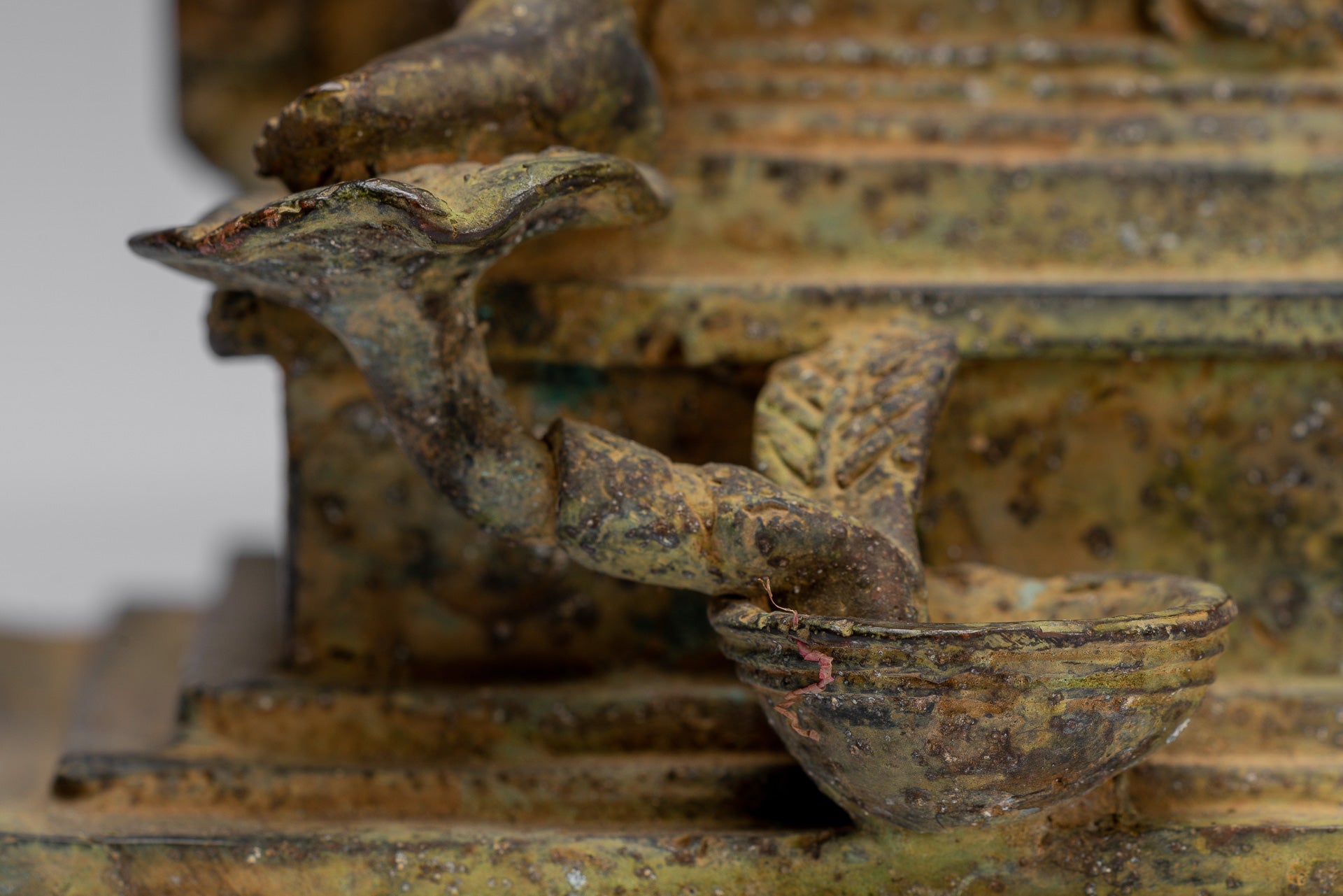 Estatua de Buda - Estilo indonesio antiguo de bronce sentado Javanese Buda - 27 cm/11 "