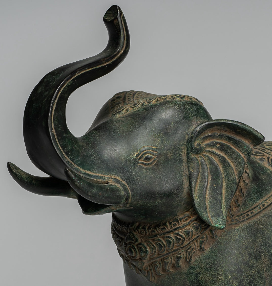 Antique Khmer Style Bronze in piedi statua di elefante - 38 cm/15 "di altezza