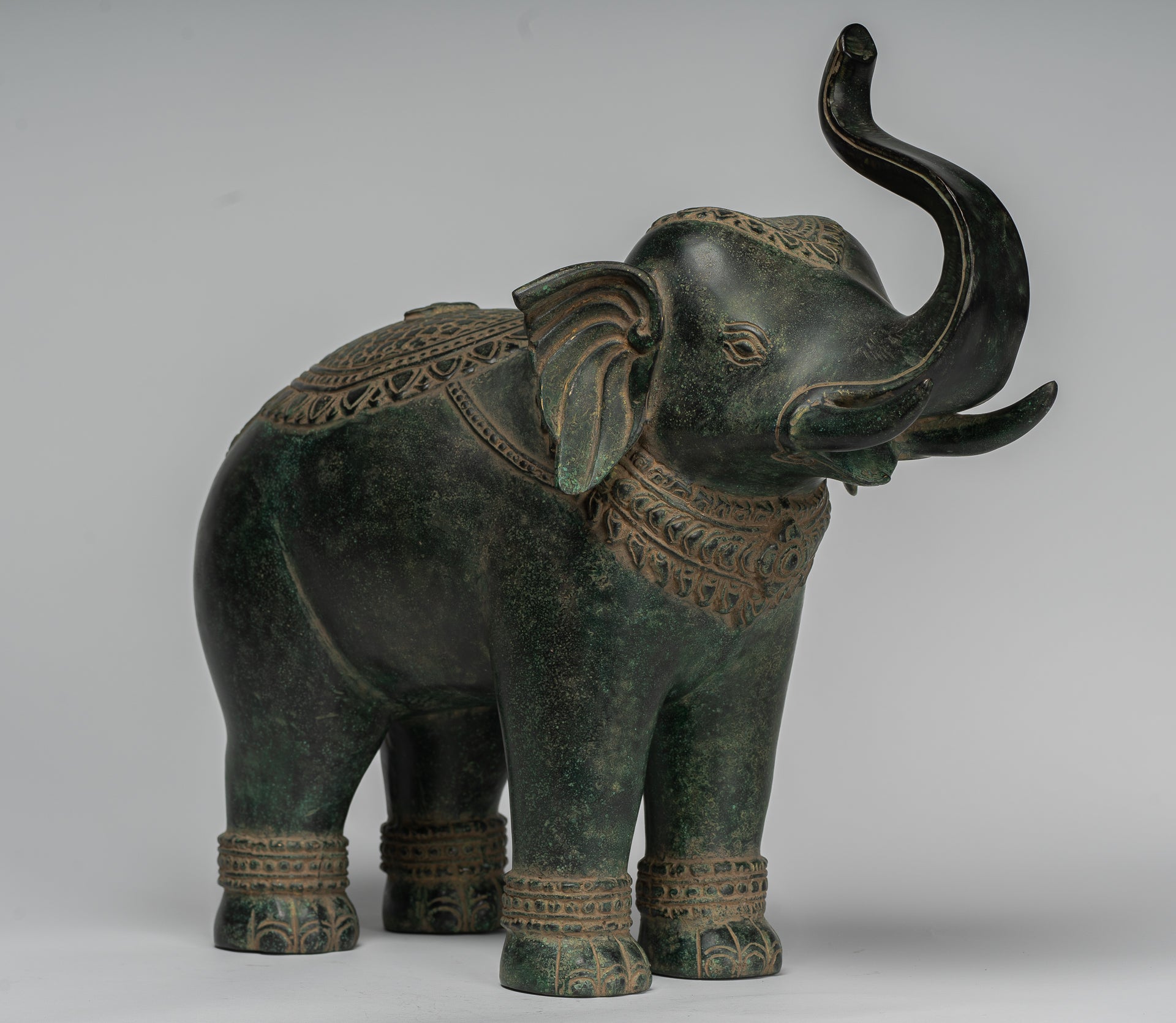 Antique Khmer Style Bronze in piedi statua di elefante - 38 cm/15 "di altezza