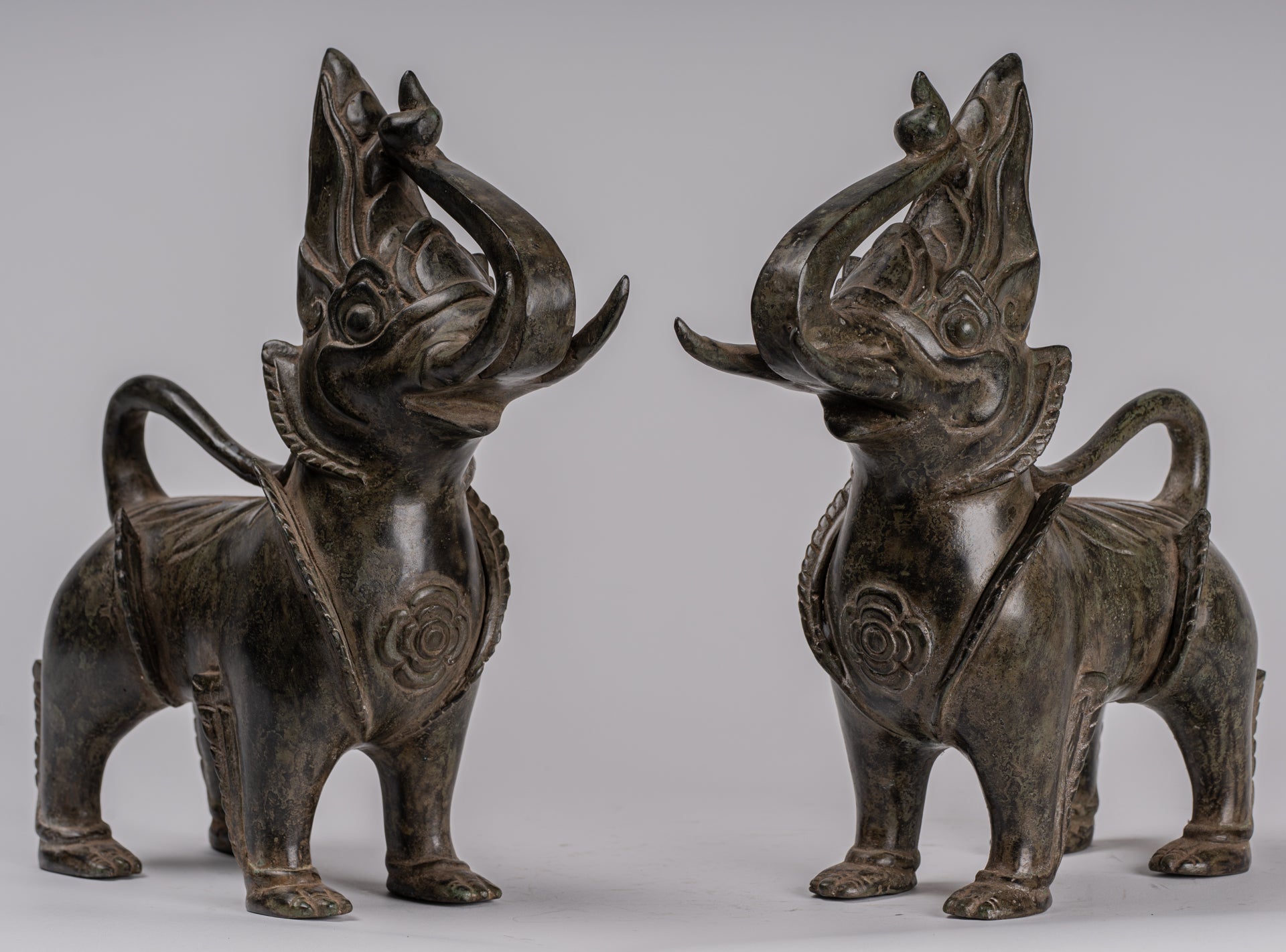 Bronzo di bronzo BRONZE BERMESE antico Lions (coppia) - 29 cm/12 "