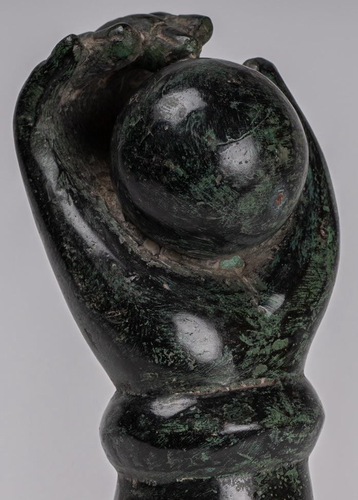 Montado de estilo jemer antiguo del sudeste asiático Vishnu Hand & Pinda o Ball - 22 cm/9 "