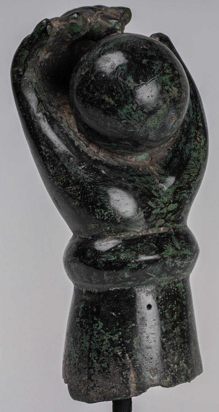 Montado de estilo jemer antiguo del sudeste asiático Vishnu Hand & Pinda o Ball - 22 cm/9 "