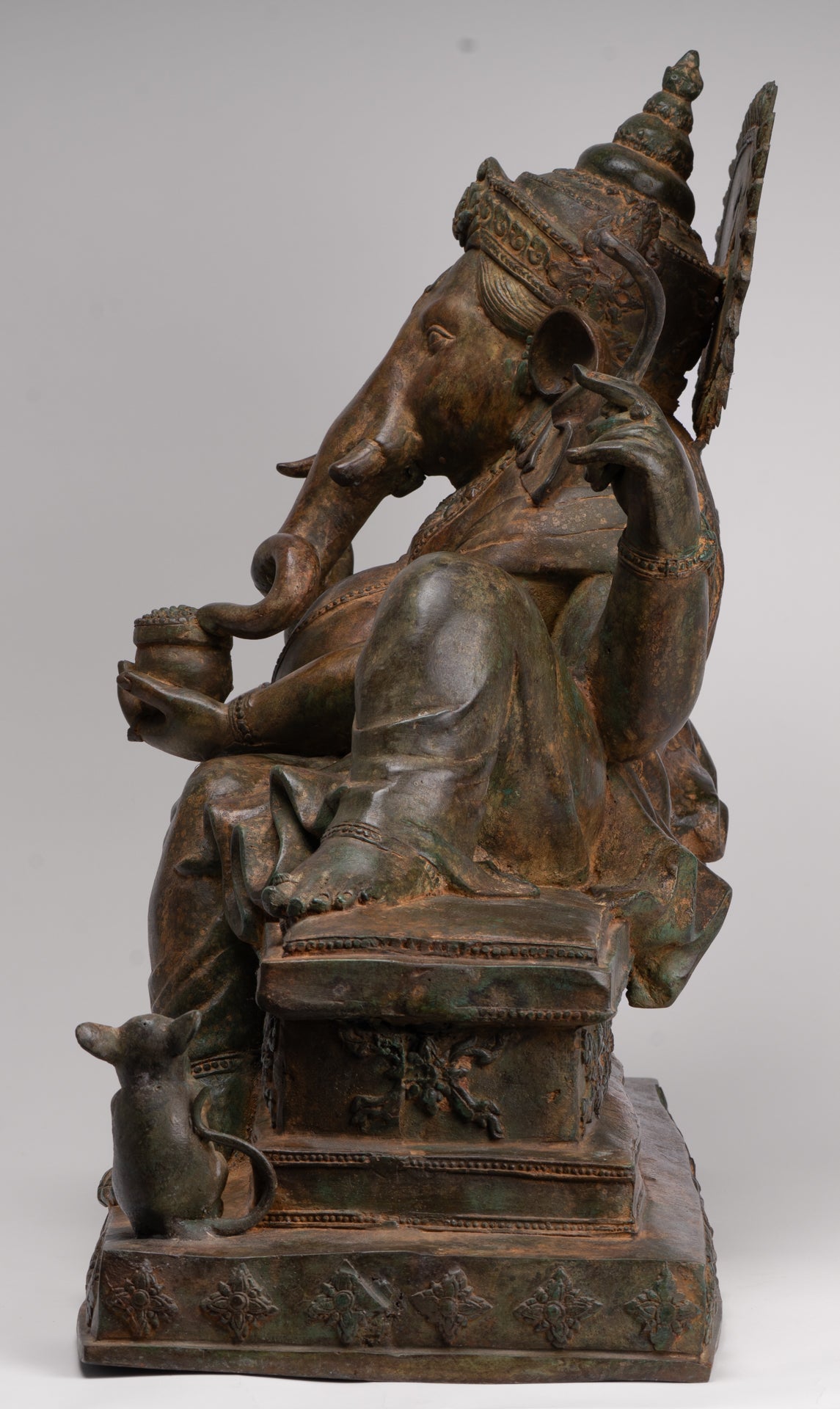 Ganesh - Statue de Ganesha allongée de style thaï antique avec souris - 55 cm / 22 "