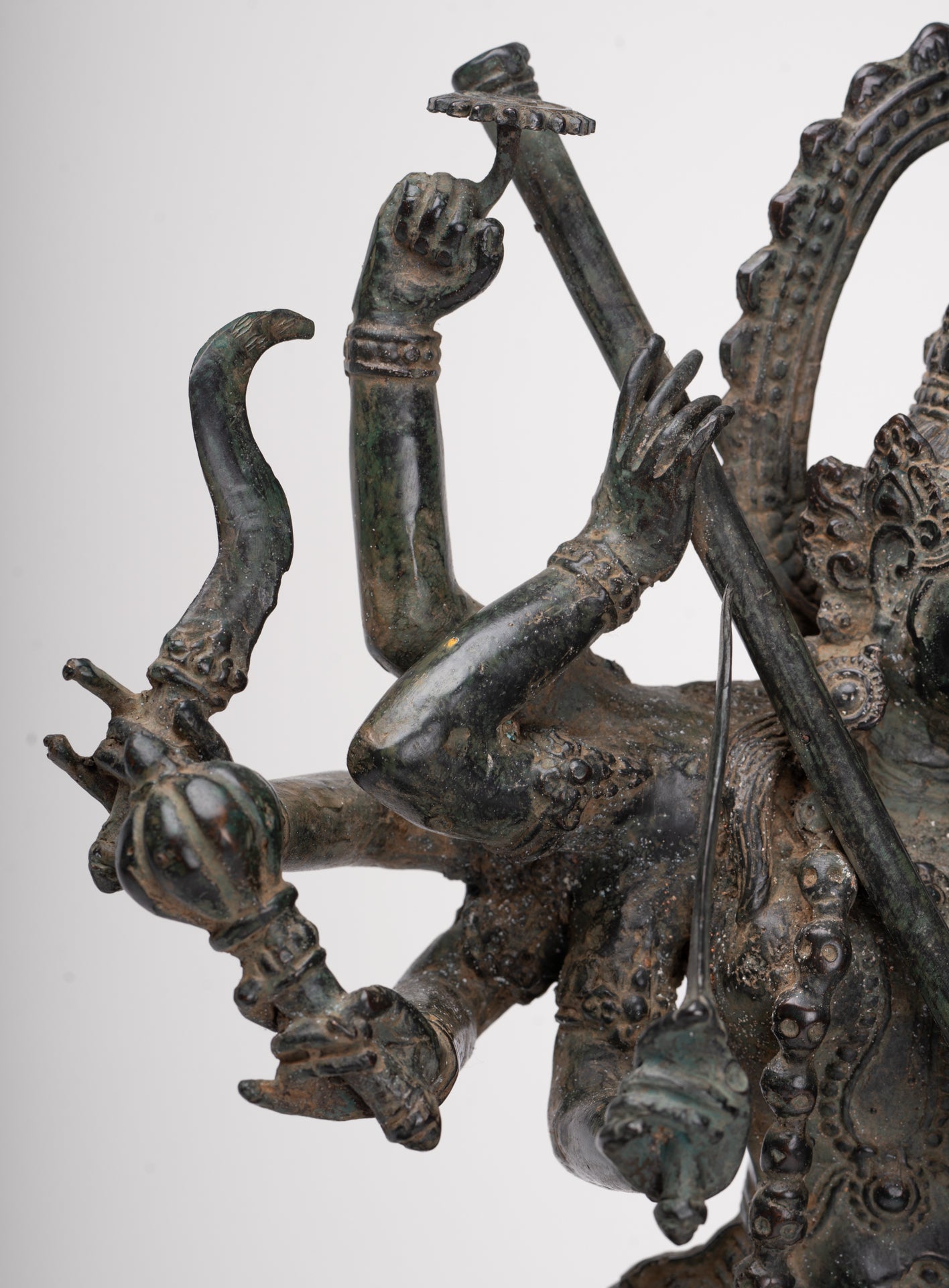 Antike Majapahit Simhavahini Durga-Statue im javanischen Stil – 45 cm.