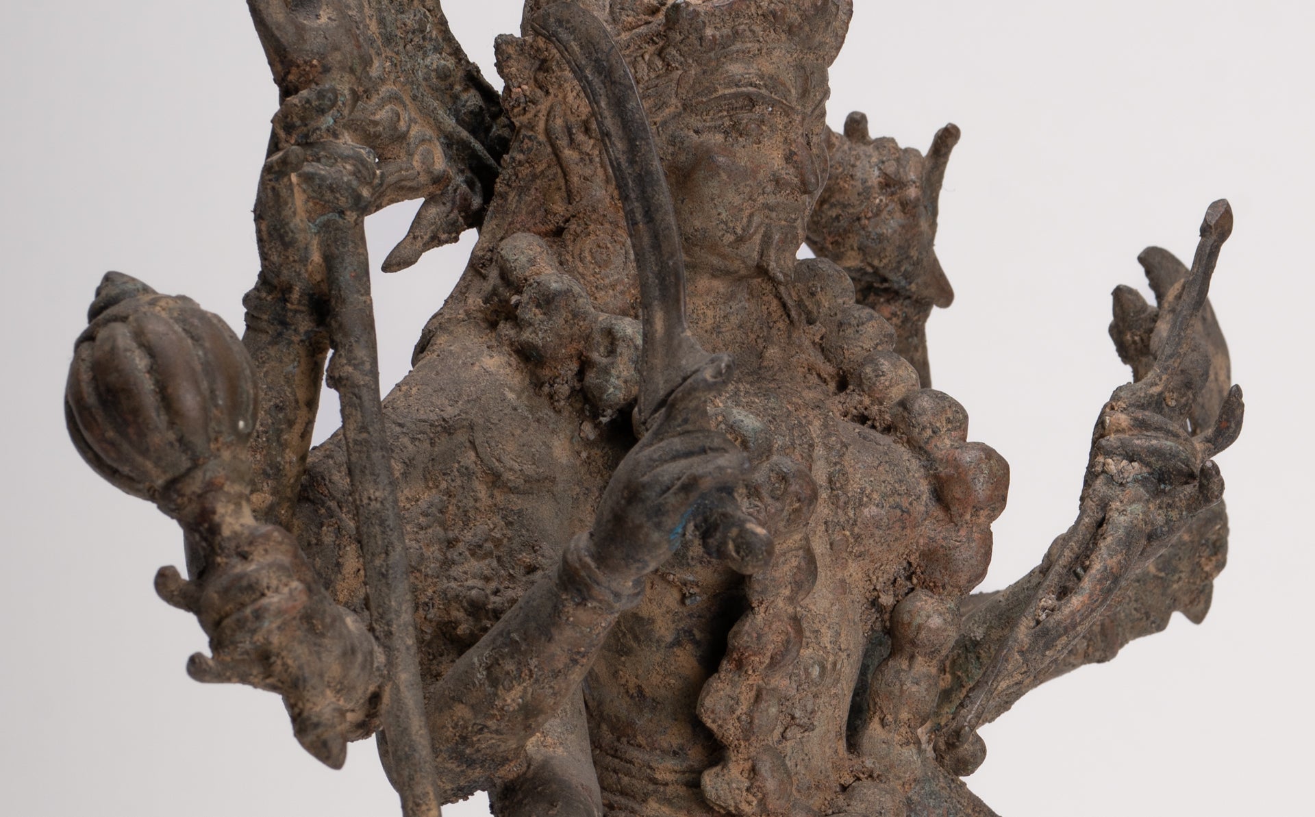 Statua di Kali - Statua di Kali o Mahakali in bronzo antico Majapahit in stile Java - 43 cm/17"