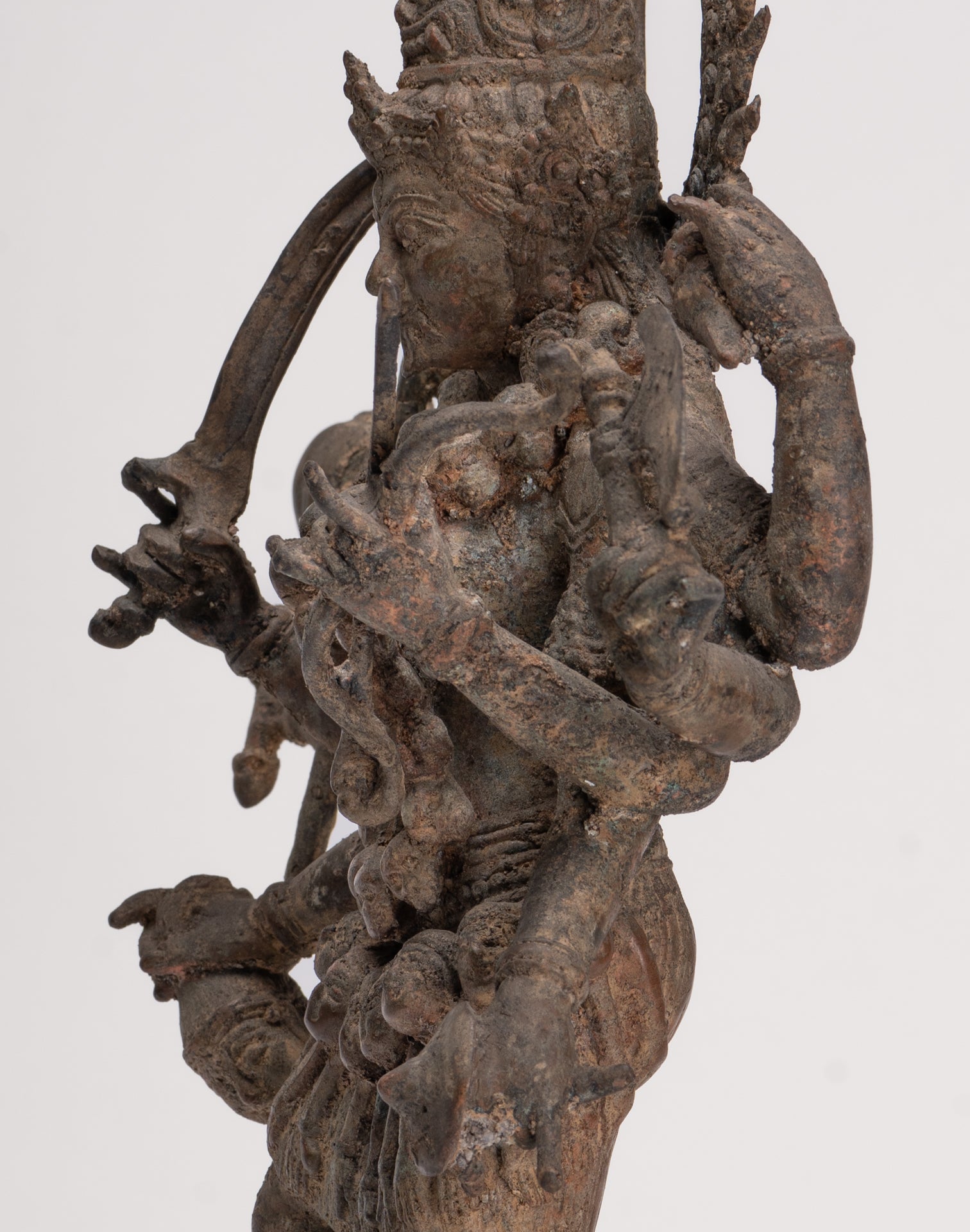 Statua di Kali - Statua di Kali o Mahakali in bronzo antico Majapahit in stile Java - 43 cm/17"