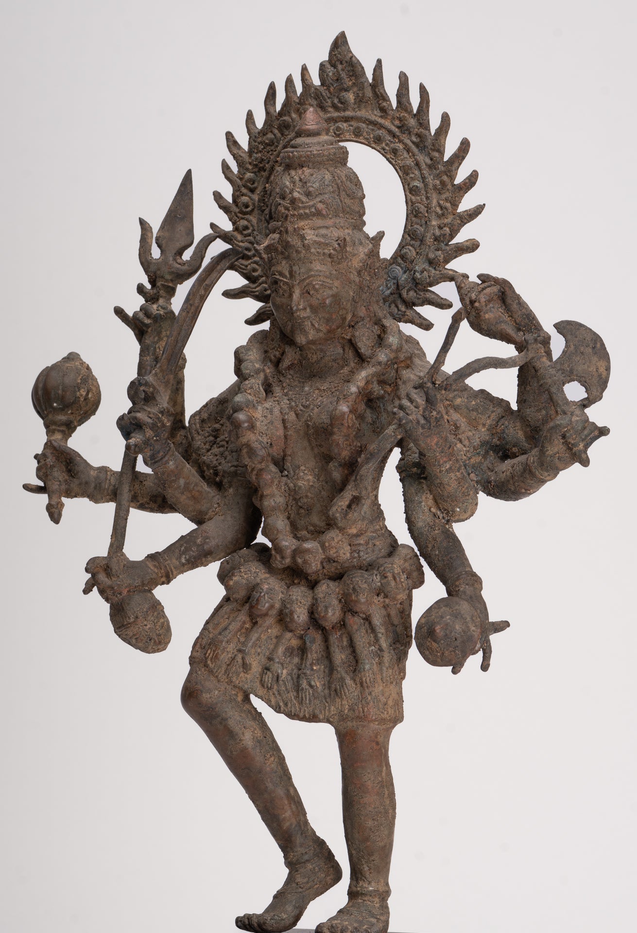 Statua di Kali - Statua di Kali o Mahakali in bronzo antico Majapahit in stile Java - 43 cm/17"