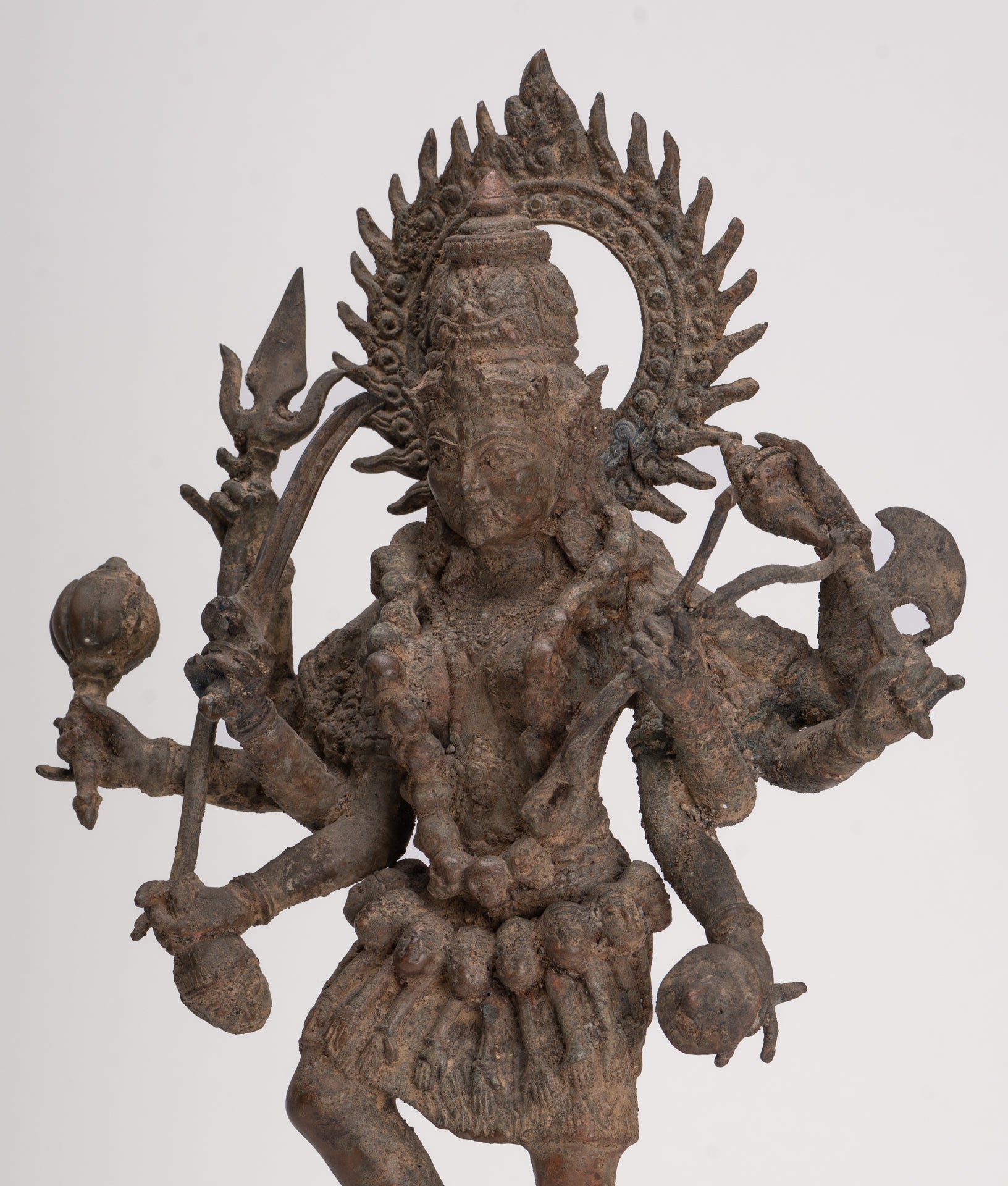 Statua di Kali - Statua di Kali o Mahakali in bronzo antico Majapahit in stile Java - 43 cm/17"
