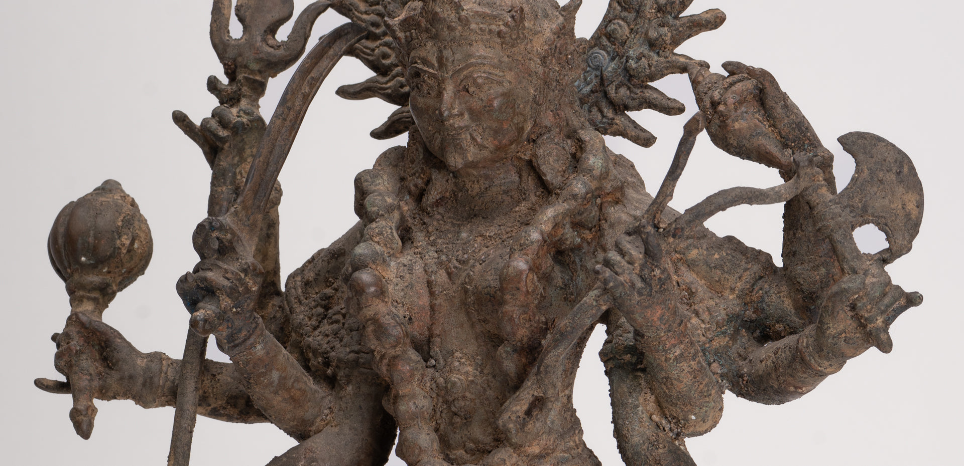 Statua di Kali - Statua di Kali o Mahakali in bronzo antico Majapahit in stile Java - 43 cm/17"
