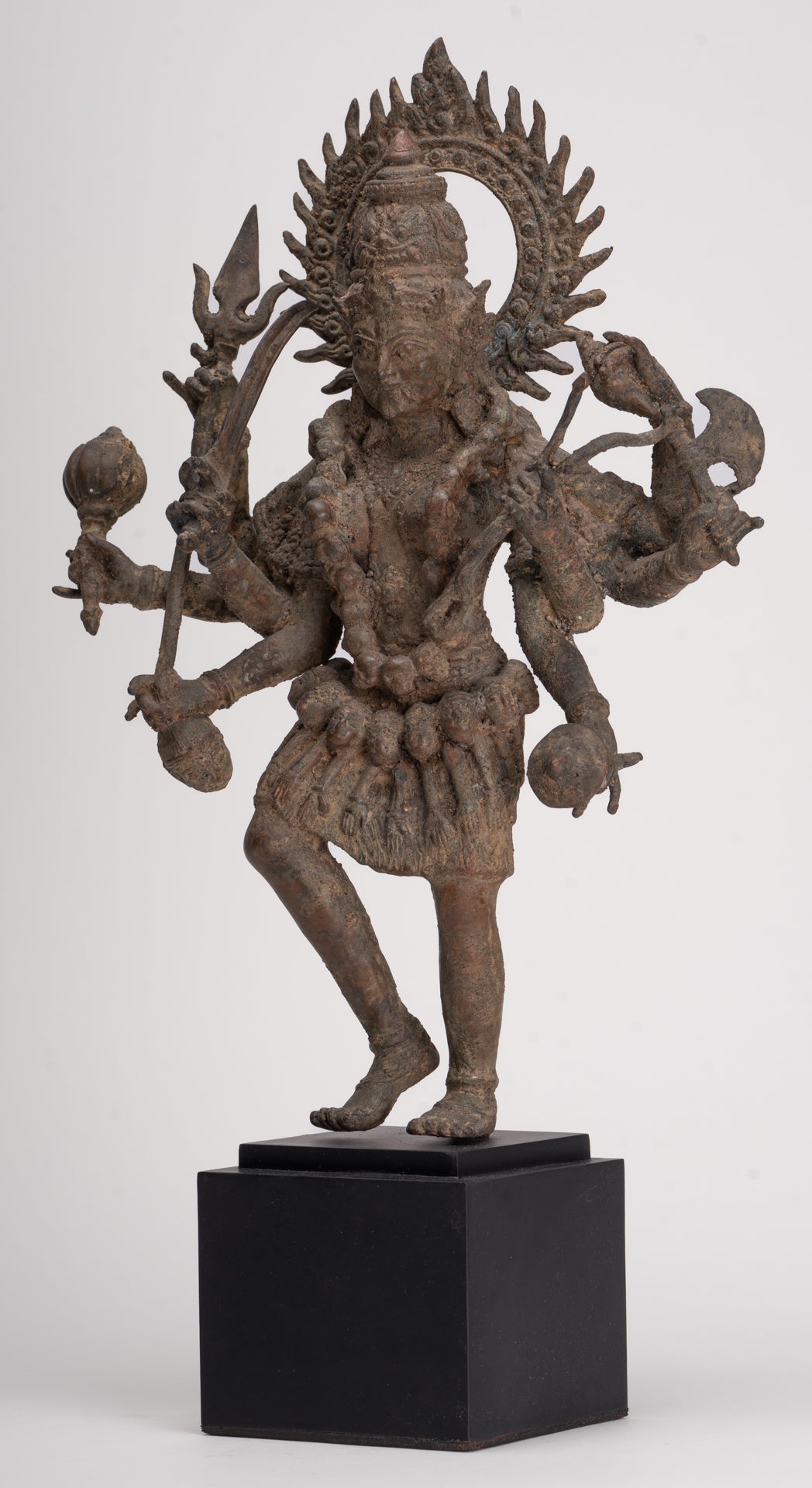 Statua di Kali - Statua di Kali o Mahakali in bronzo antico Majapahit in stile Java - 43 cm/17"
