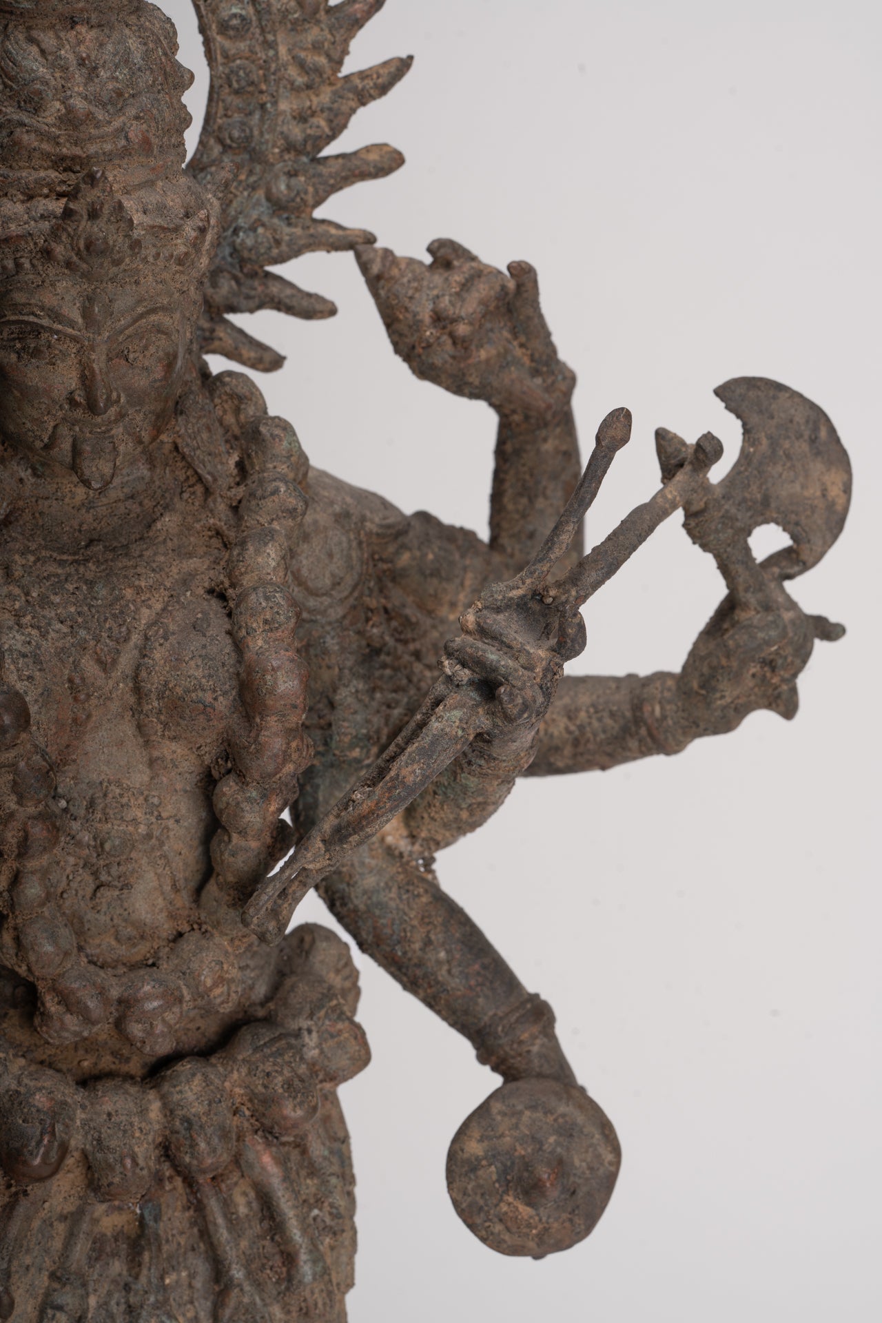 Statua di Kali - Statua di Kali o Mahakali in bronzo antico Majapahit in stile Java - 43 cm/17"