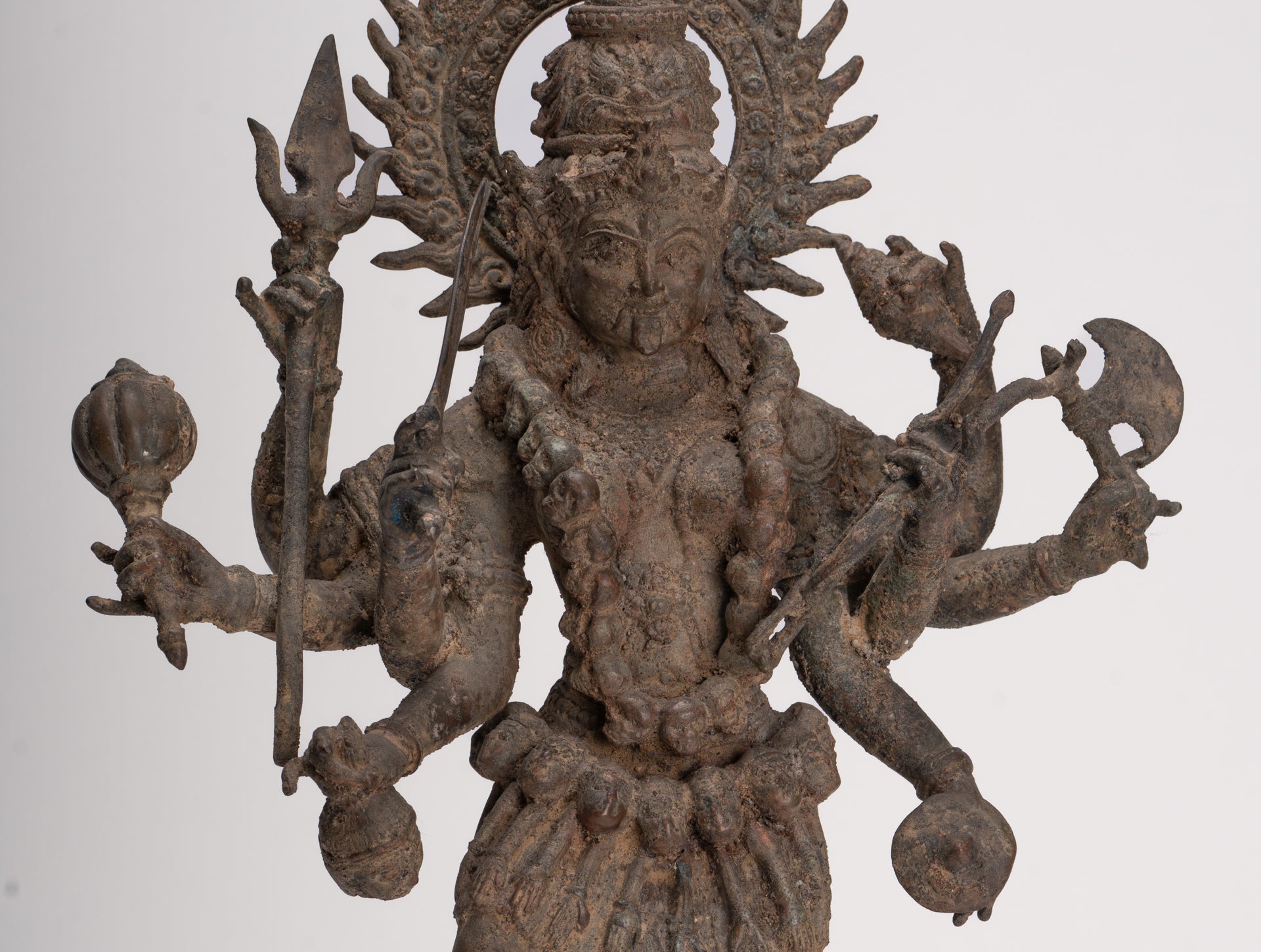 Statua di Kali - Statua di Kali o Mahakali in bronzo antico Majapahit in stile Java - 43 cm/17"