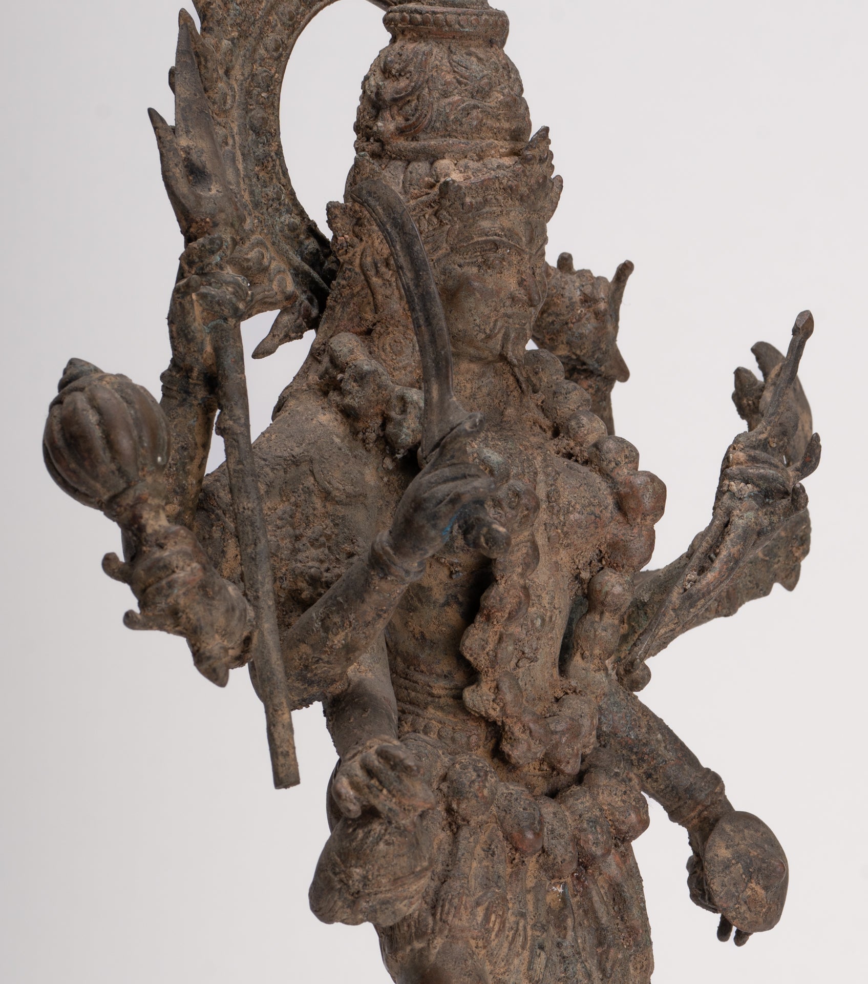 Statua di Kali - Statua di Kali o Mahakali in bronzo antico Majapahit in stile Java - 43 cm/17"