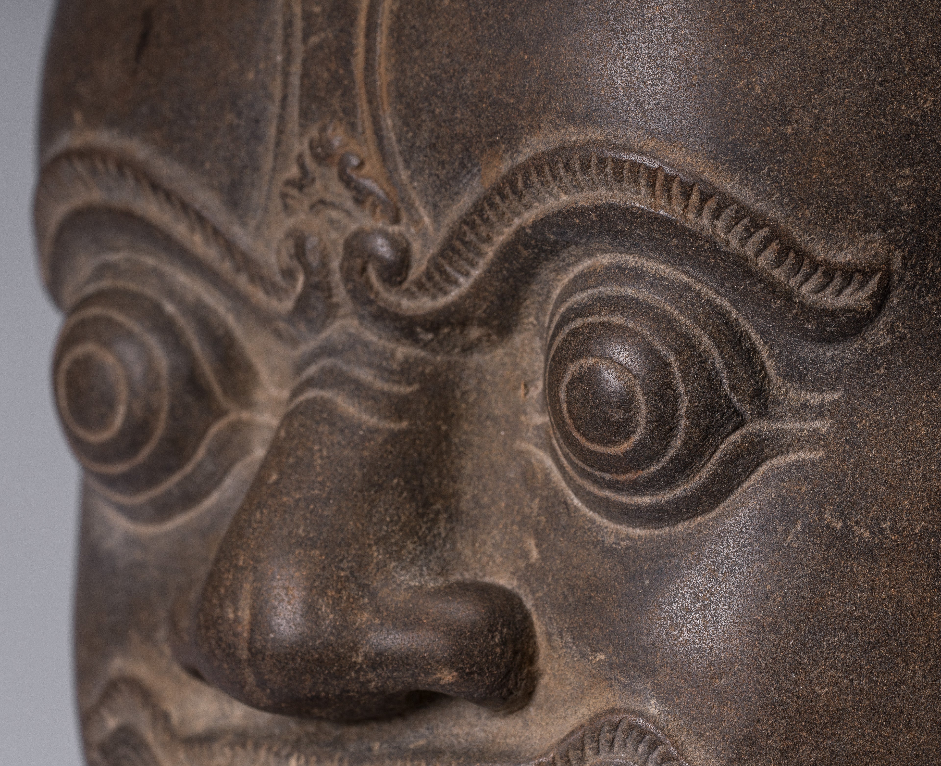 Estatua de Guardian - Antigua Khmer Stone Banteay srei Style Yaksha Temple Guardian - 58 cm / 23 "