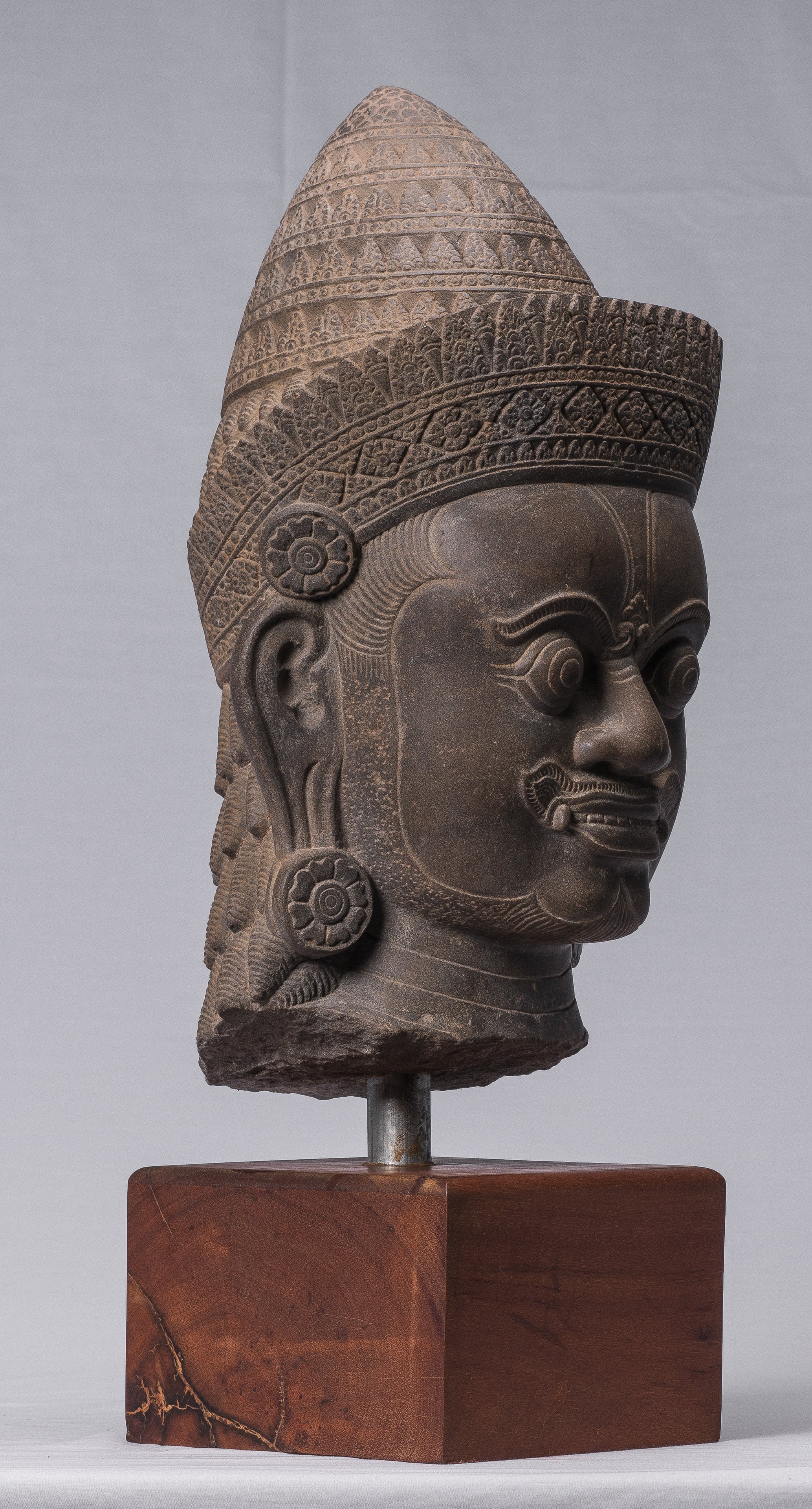 Estatua de Guardian - Antigua Khmer Stone Banteay srei Style Yaksha Temple Guardian - 58 cm / 23 "