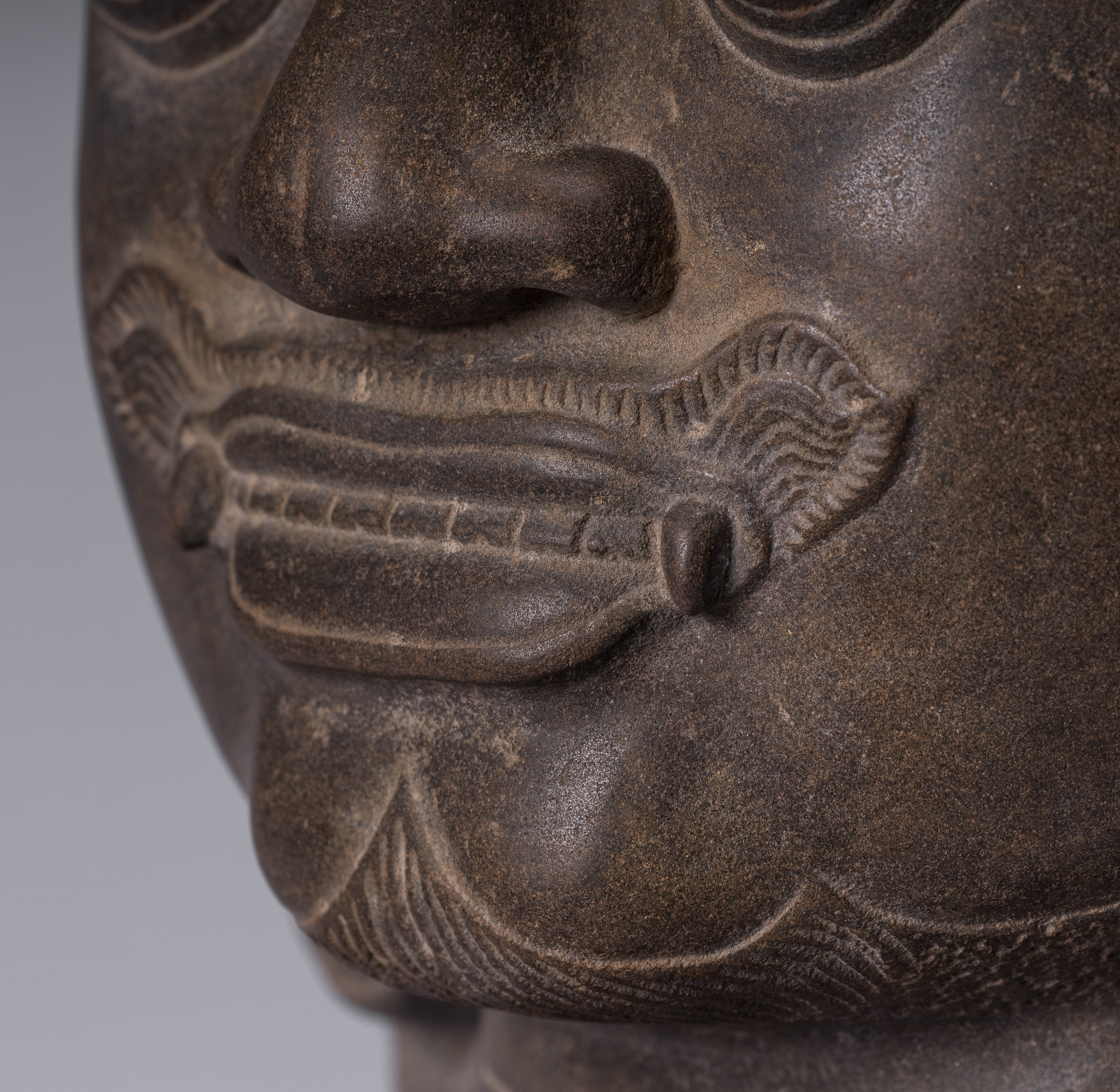 Estatua de Guardian - Antigua Khmer Stone Banteay srei Style Yaksha Temple Guardian - 58 cm / 23 "