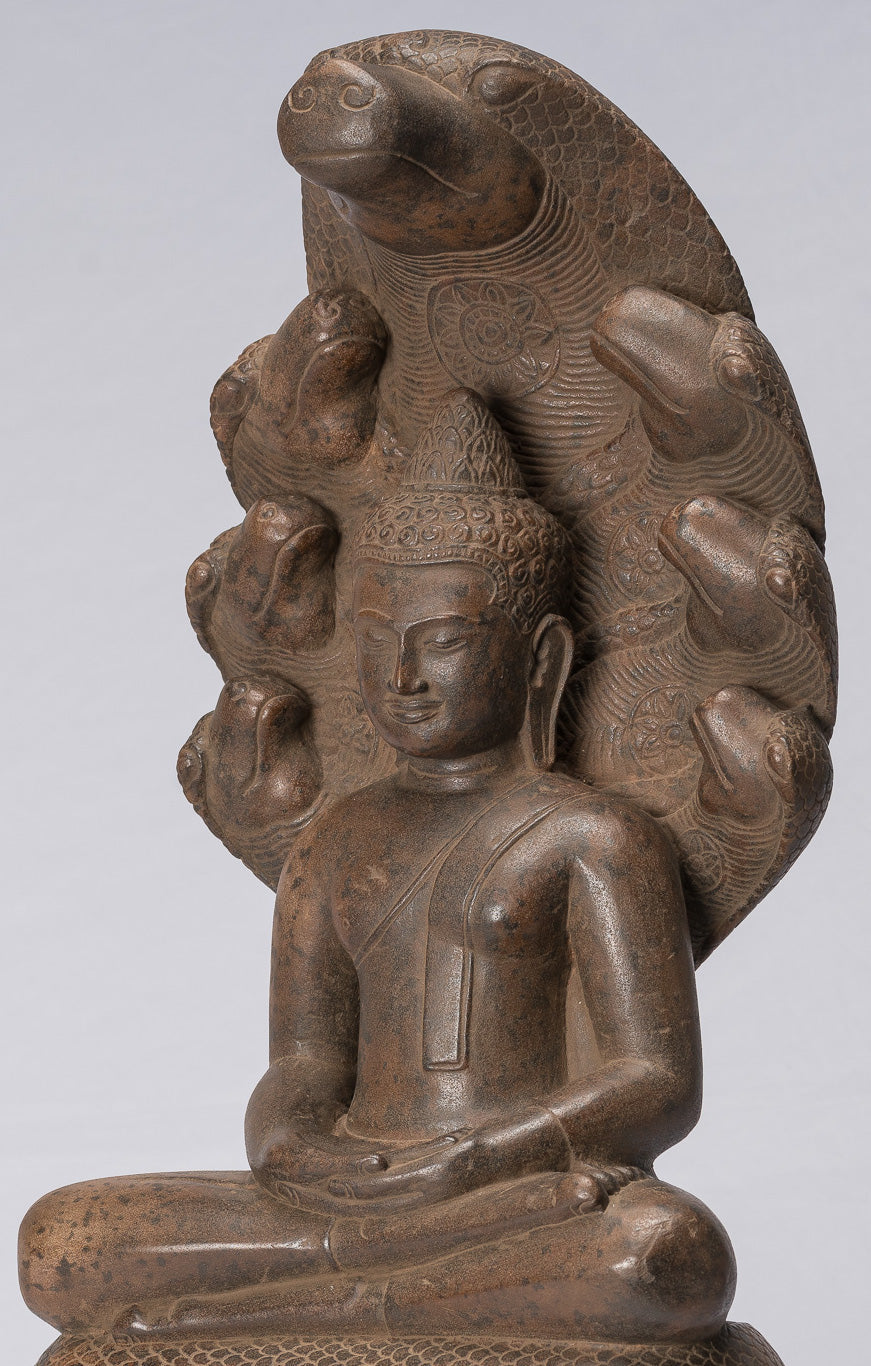 Statue de Bouddha – Bouddha de méditation Naga assis en pierre khmère antique de style Angkor Wat – 56 cm