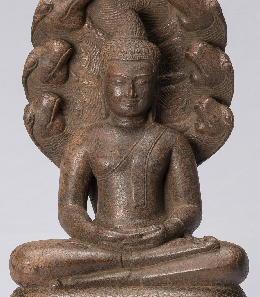 Statue de Bouddha – Bouddha de méditation Naga assis en pierre khmère antique de style Angkor Wat – 56 cm