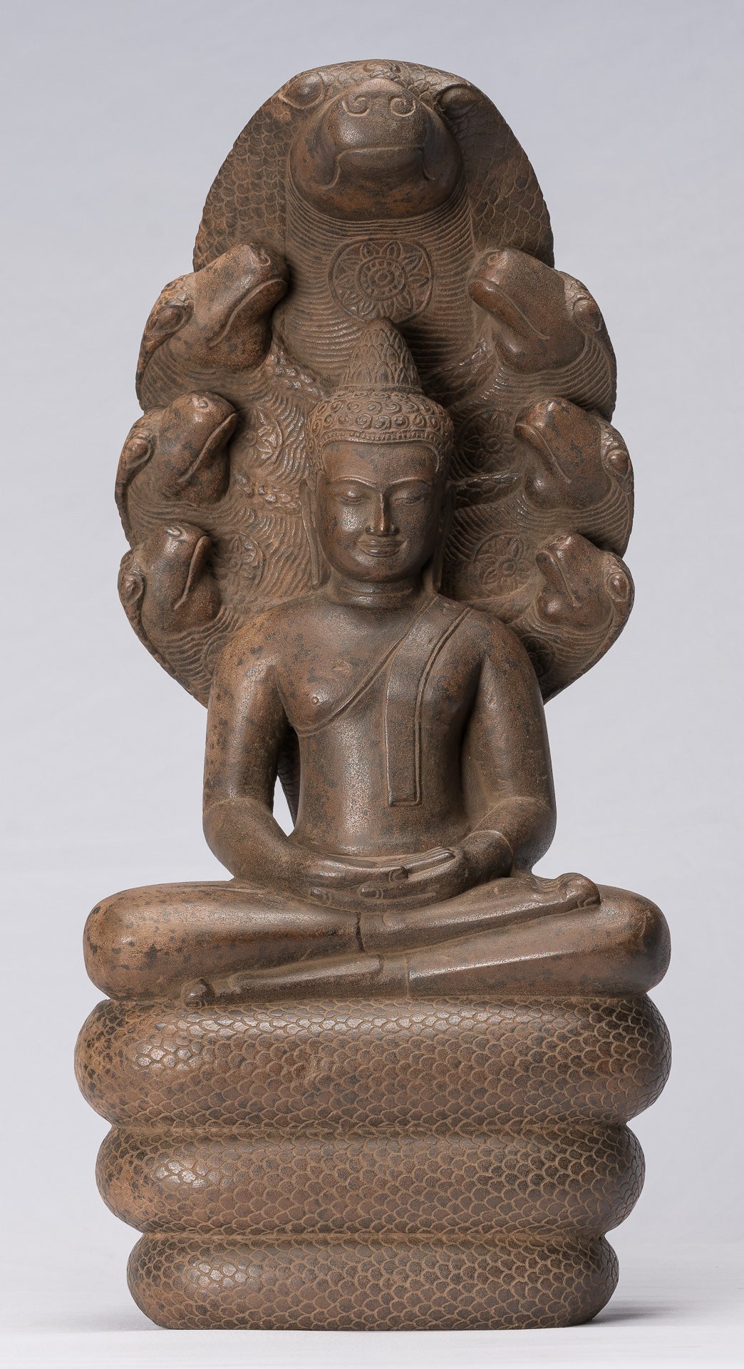 Statue de Bouddha – Bouddha de méditation Naga assis en pierre khmère antique de style Angkor Wat – 56 cm