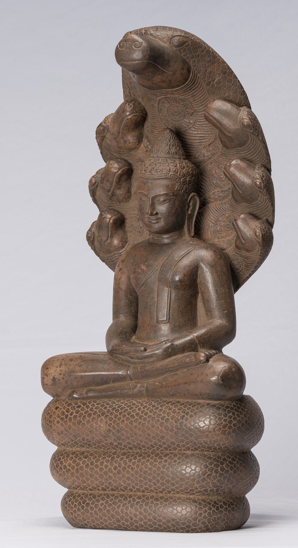 Statue de Bouddha – Bouddha de méditation Naga assis en pierre khmère antique de style Angkor Wat – 56 cm