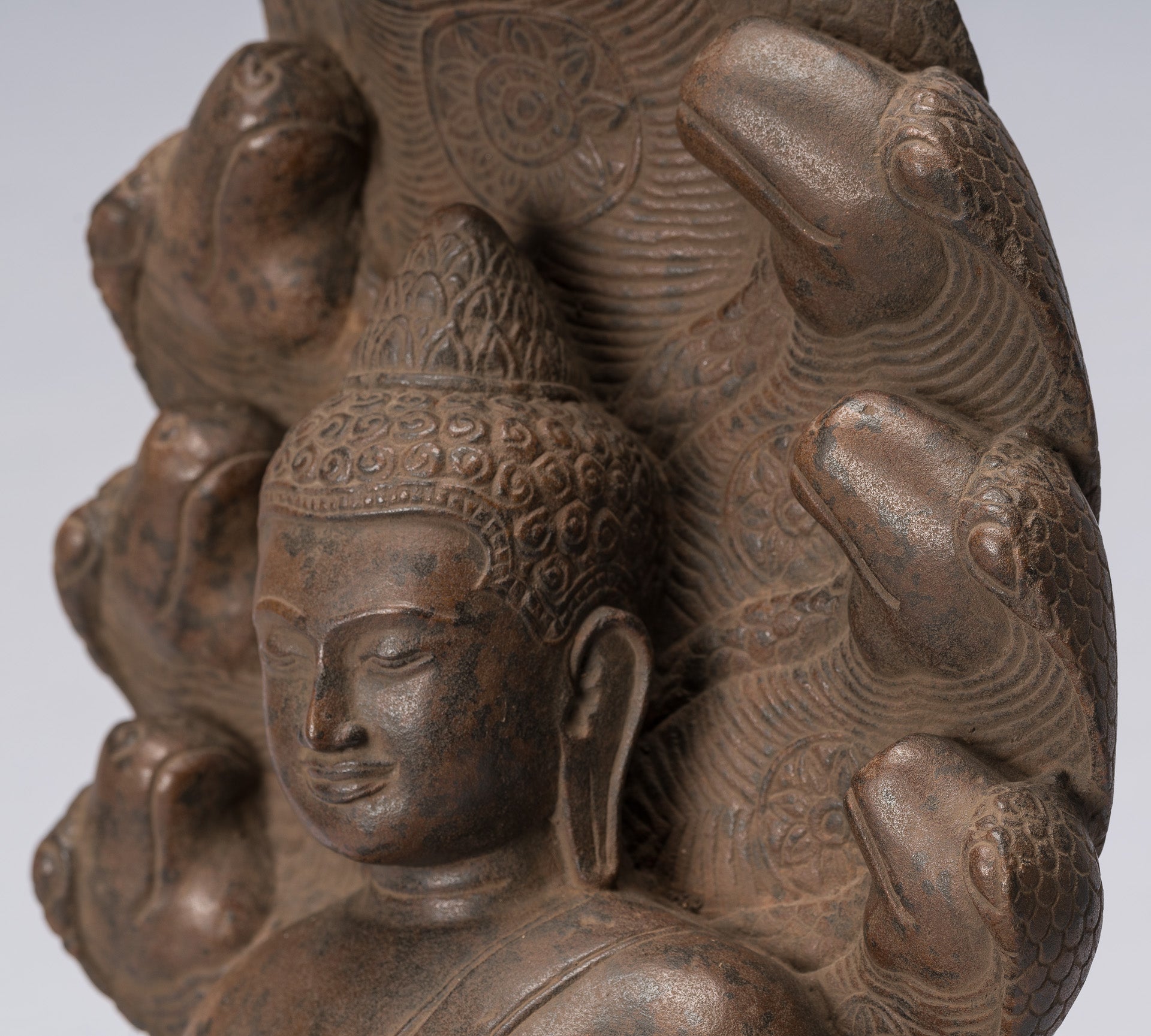 Statue de Bouddha – Bouddha de méditation Naga assis en pierre khmère antique de style Angkor Wat – 56 cm