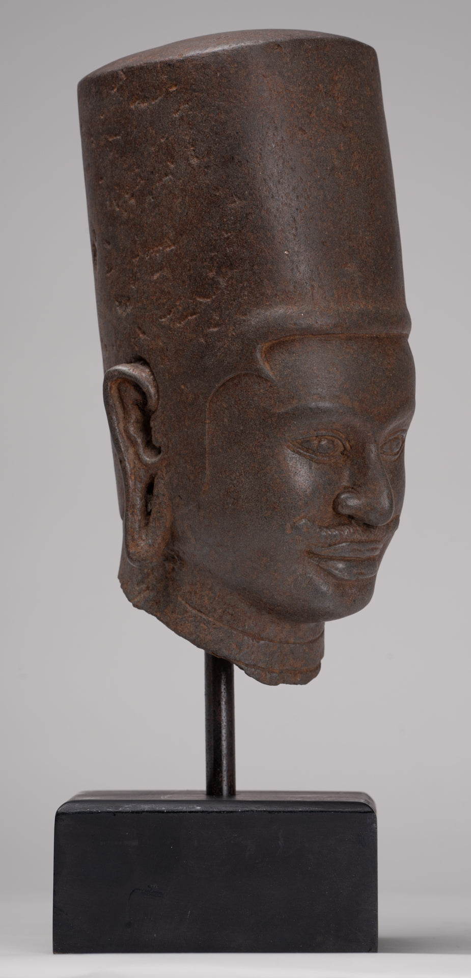 Vishnu Statue - Antique Phnom Da Style Stone Mounted Vishnu Head - 33cm/13"