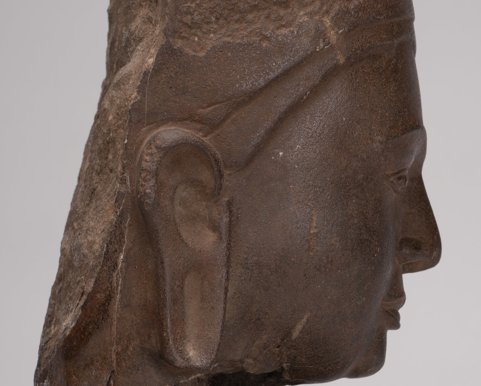 Vishnu Statue - Antique Phnom Da Style Stone Mounted Vishnu Head - 33cm/13"