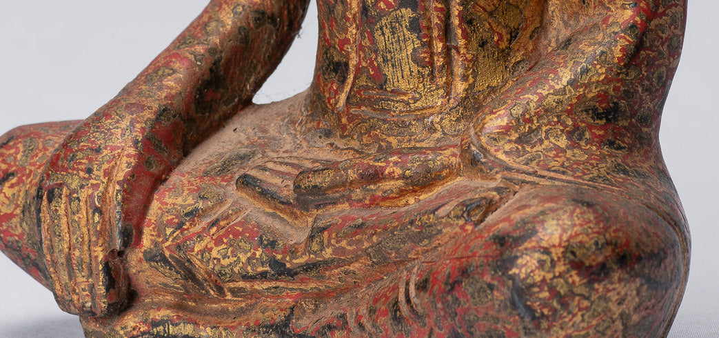 Statue de Bouddha - Statue de Bouddha des Lumières en bois assis de style khmer antique d'Asie du Sud-Est - 21 cm/8"