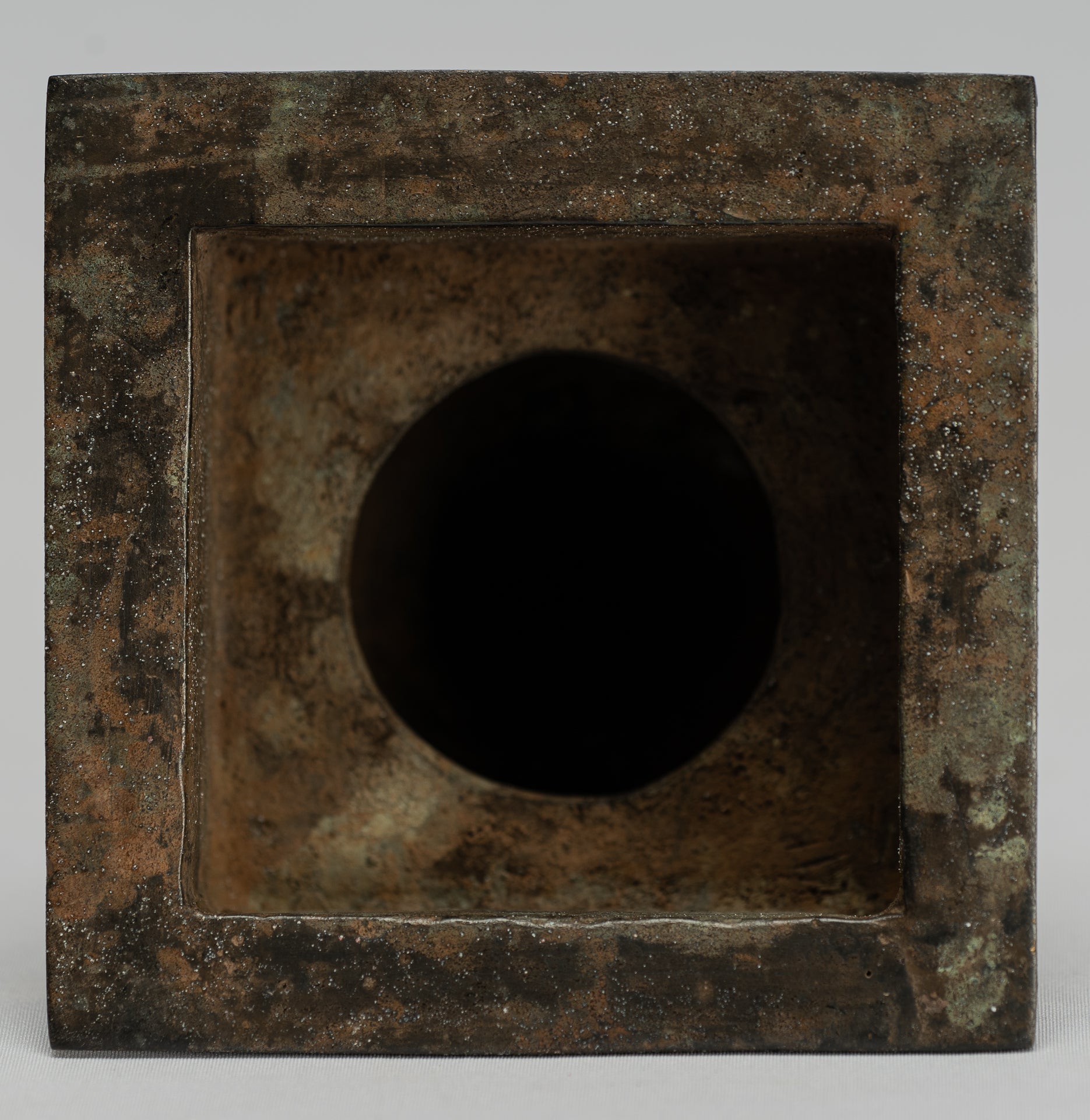 Tara-Statue – antike Majapahit sitzende Bronze-Devi-Tara-Statue im Java-Stil – 17 cm.