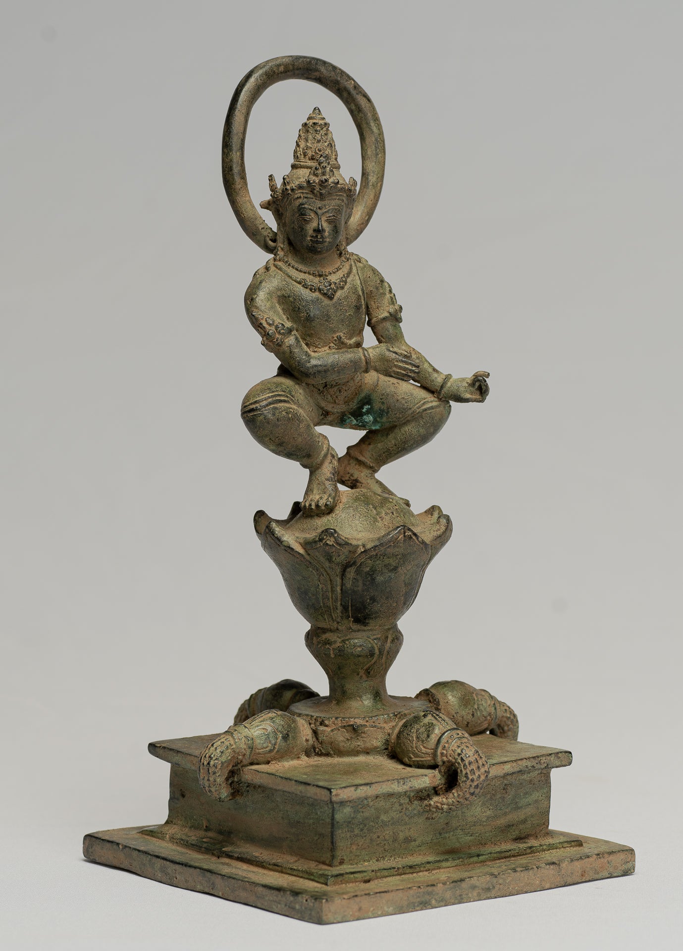 Estatua de Tara - Estatua de Bronce Devi Tara de bronce sentado de Majapahit antiguo de Java - 26 cm/10 "