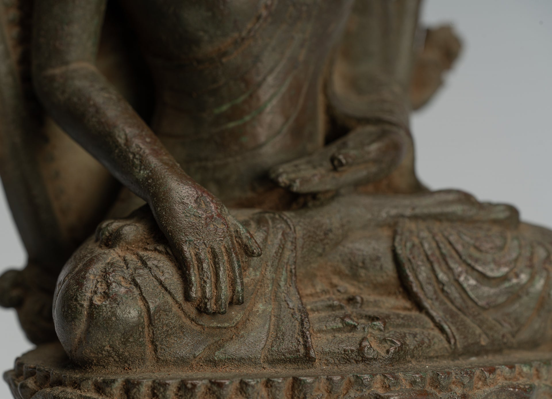 Statue di Buddha - Antique in stile indonesiano seduto l'Illuminismo giavanese Buddha - 25 cm/10 "