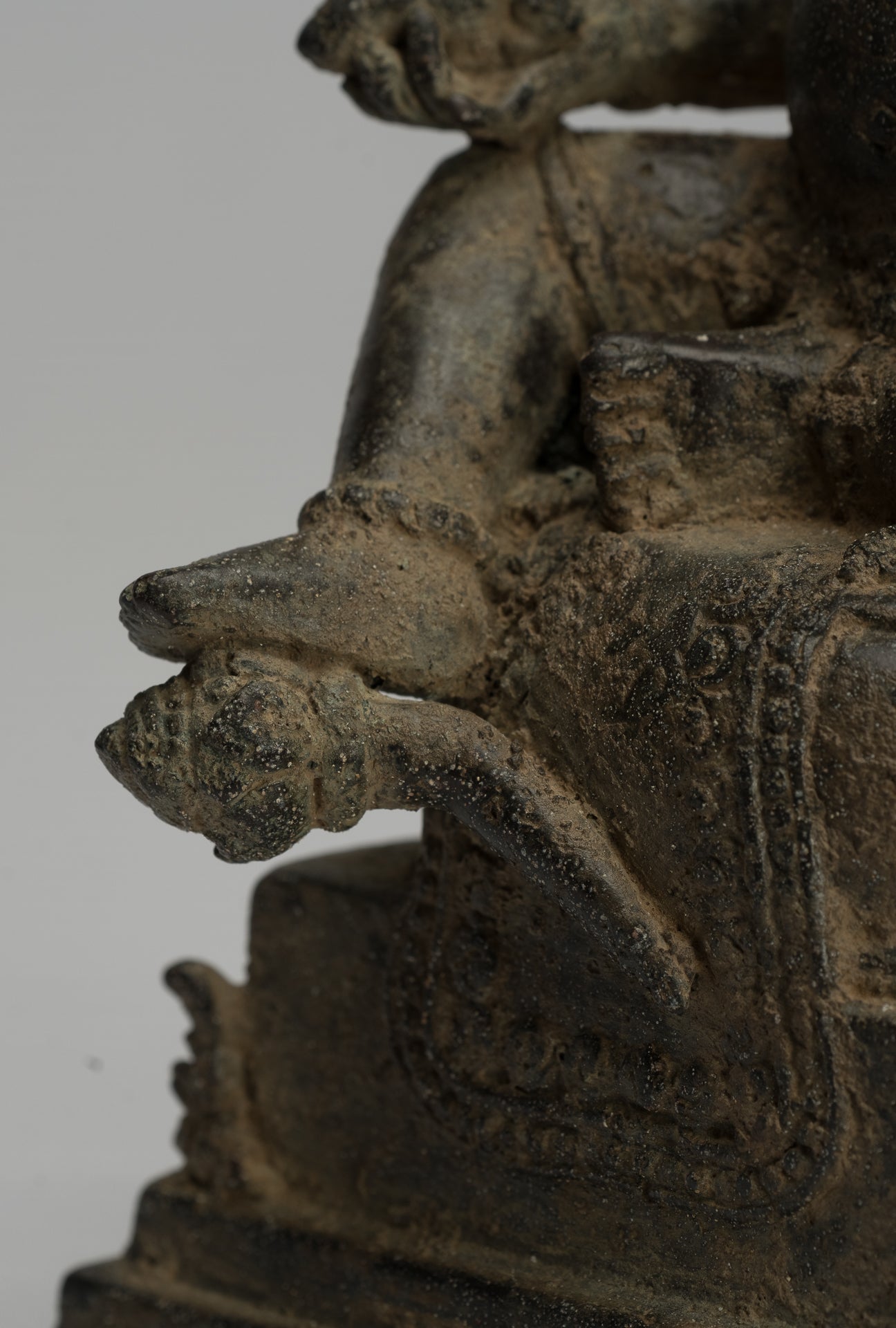 Statua di Jambhala - Antique Java Majapahit Style Seduto statua di Jambhala God of Wealth - 20cm/8 "