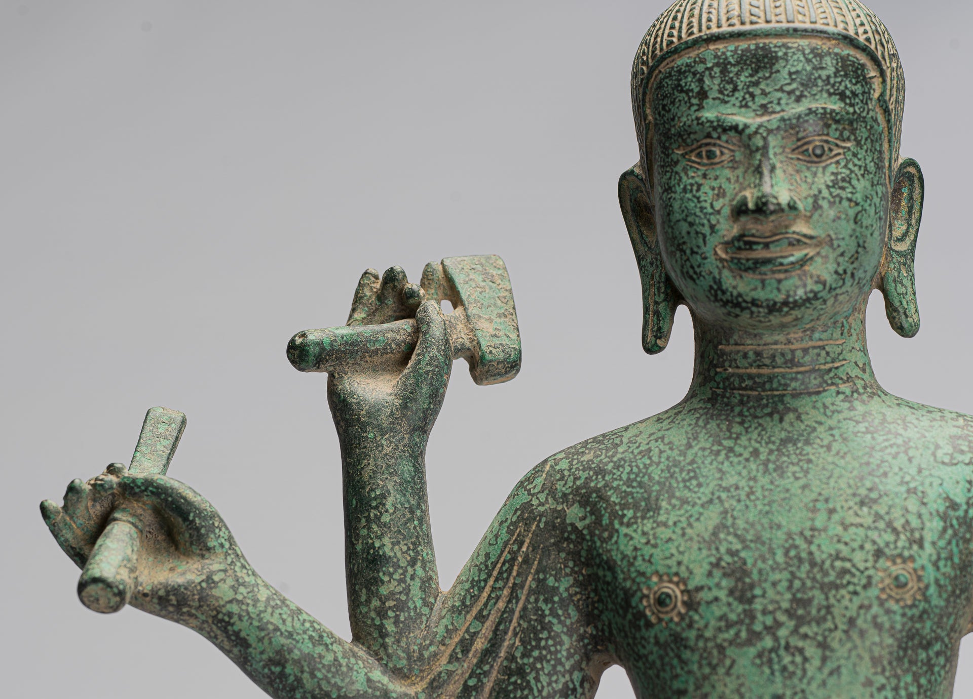 Statue de Vishnu - Statue de Vishnu de style Bayon en bronze de style khmer antique - 54 cm/22"