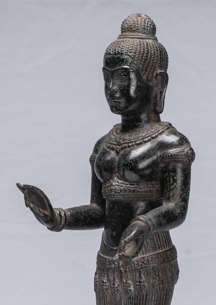 Lakshmi-Statue – antike Baphuon-Lakshmi-Statue im Khmer-Stil/Devi-Gemahlin von Vishnu – 43 cm/17 Zoll