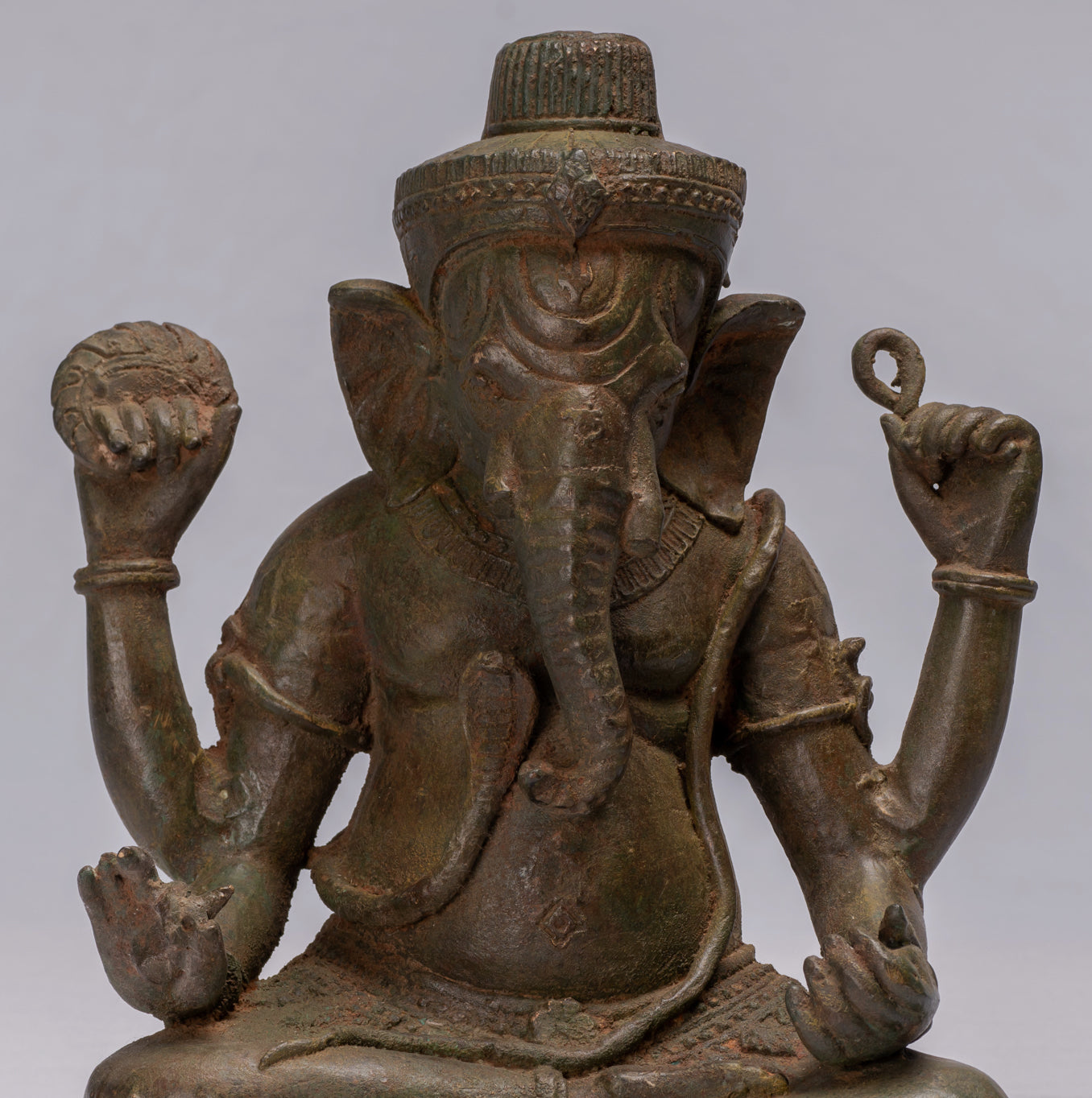 Antike sitzende grüne 4-armige Ganesha-Statue aus Bronze im thailändischen Stil – 31 cm/12 Zoll