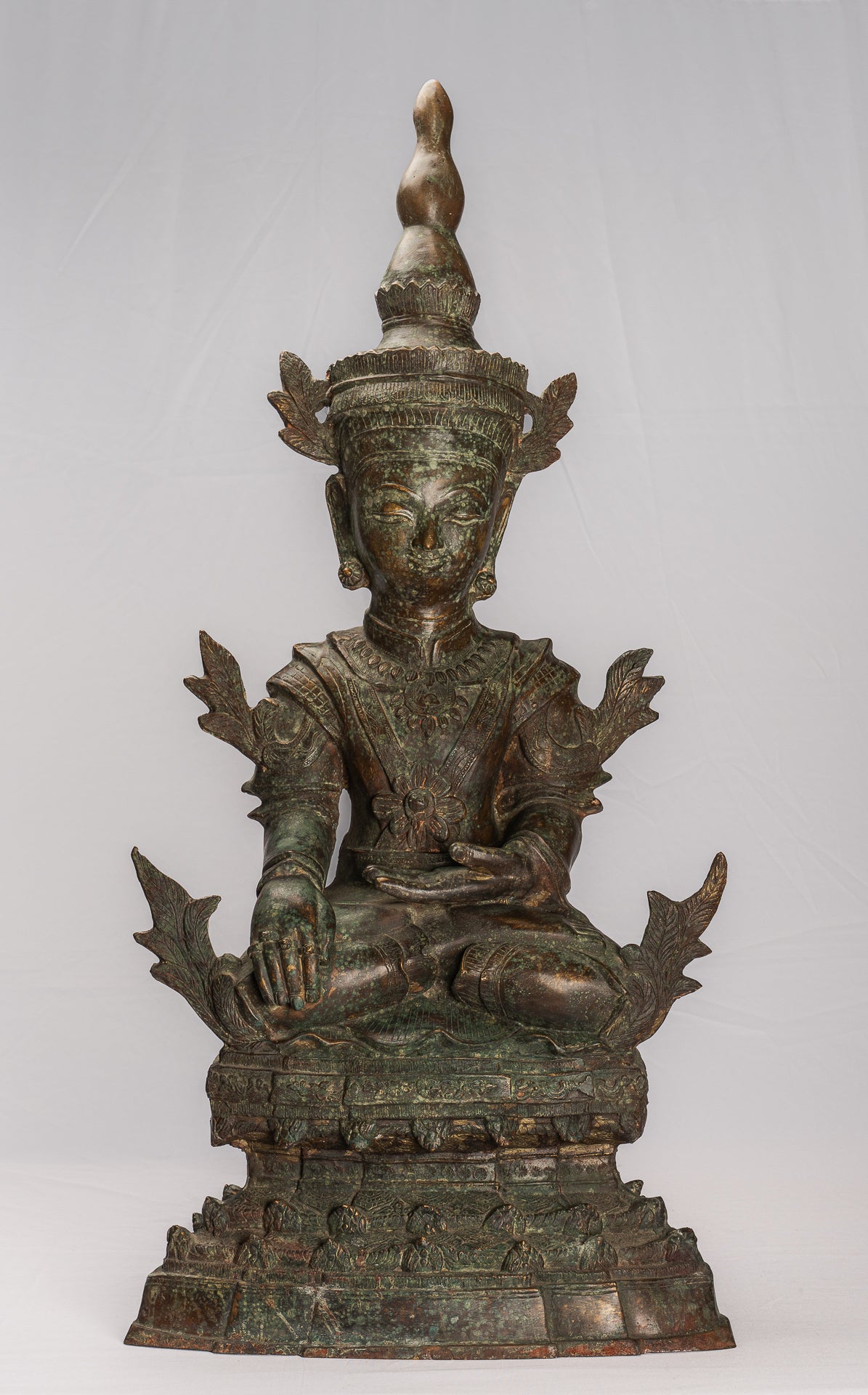 Antike Shan-Erleuchtungs-Buddha-Statue aus Bronze im burmesischen Stil – 102 cm/41 Zoll