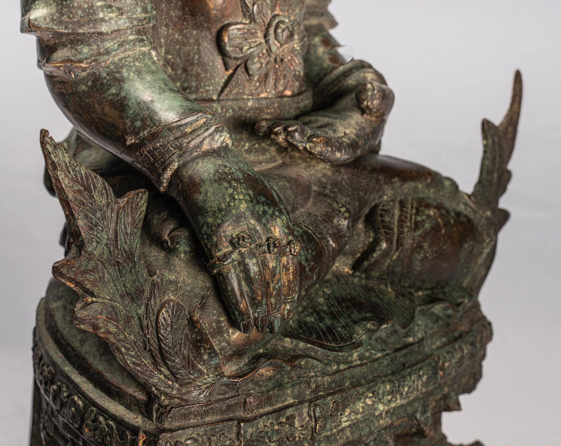 Antike Shan-Erleuchtungs-Buddha-Statue aus Bronze im burmesischen Stil – 102 cm/41 Zoll