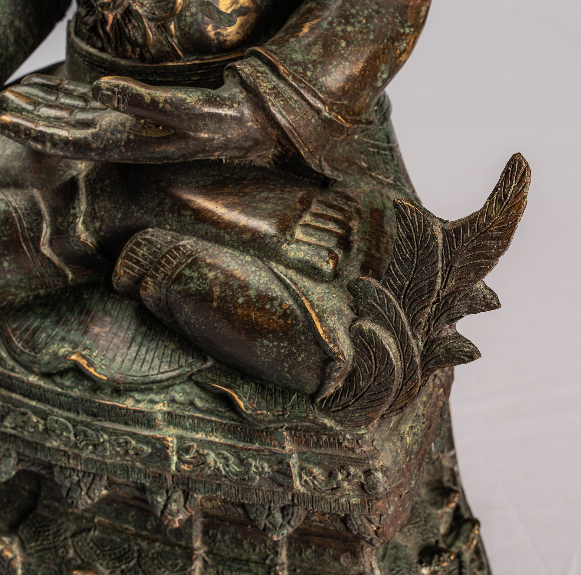 Antike Shan-Erleuchtungs-Buddha-Statue aus Bronze im burmesischen Stil – 102 cm/41 Zoll