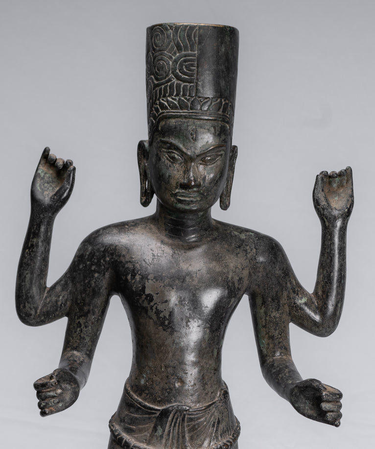 Harihara – Antiker Bronze-Khmer-Hari-Hara oder Vishnu und Shiva im Phnom-Da-Stil – 77 cm.