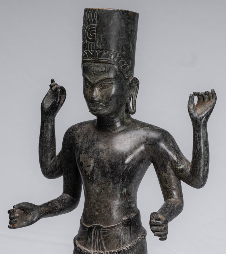 Harihara – Antiker Bronze-Khmer-Hari-Hara oder Vishnu und Shiva im Phnom-Da-Stil – 77 cm.