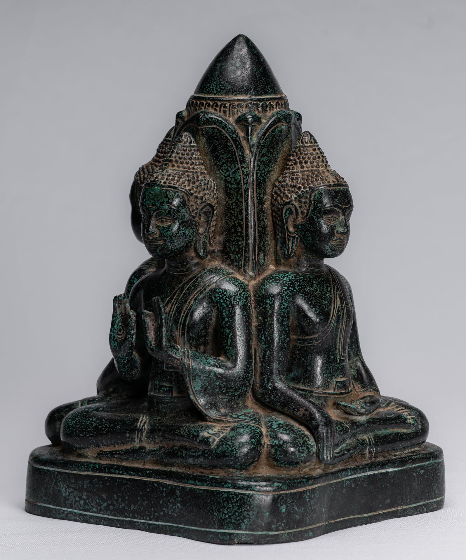 Statue antique de Bouddha à quatre voies en bronze de style khmer d'Asie du Sud-Est - 28 cm/11"