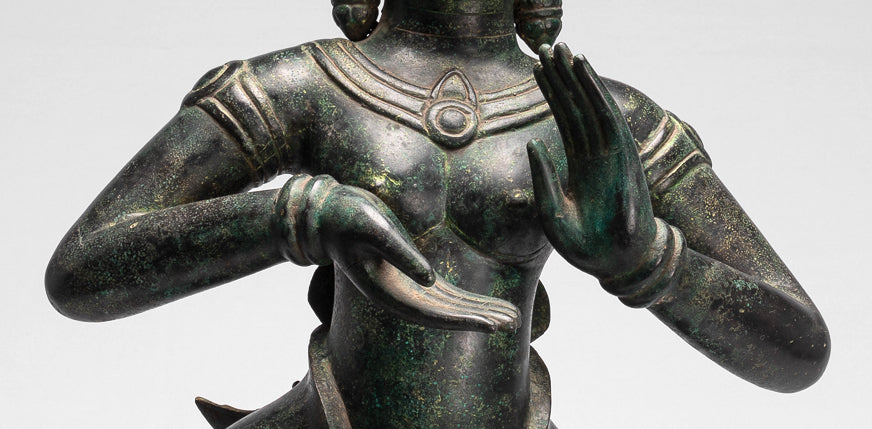 Antike tanzende Apsara- oder Engelsstatue aus Baphuon-Bronze im Khmer-Stil – 85 cm.