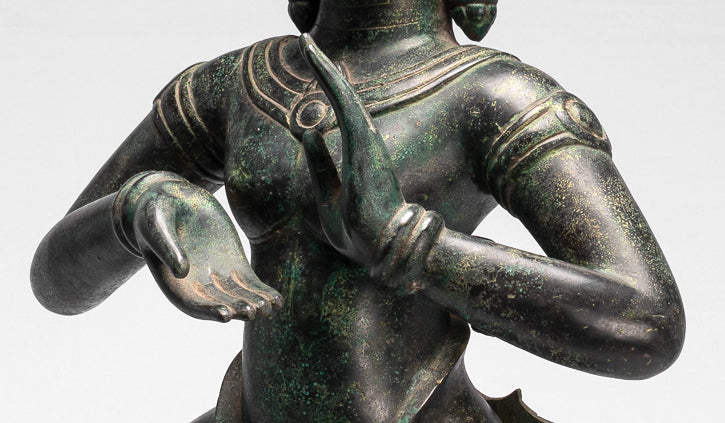 Antike tanzende Apsara- oder Engelsstatue aus Baphuon-Bronze im Khmer-Stil – 85 cm.