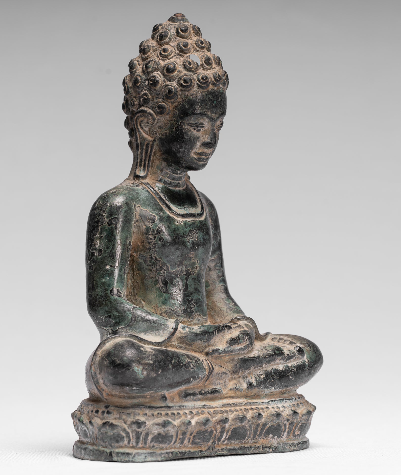 Buddha-Statue – Antiker Khmer-Stil, sitzende Bronze-Phnom-Da-Meditations-Buddha-Statue – 20 cm.