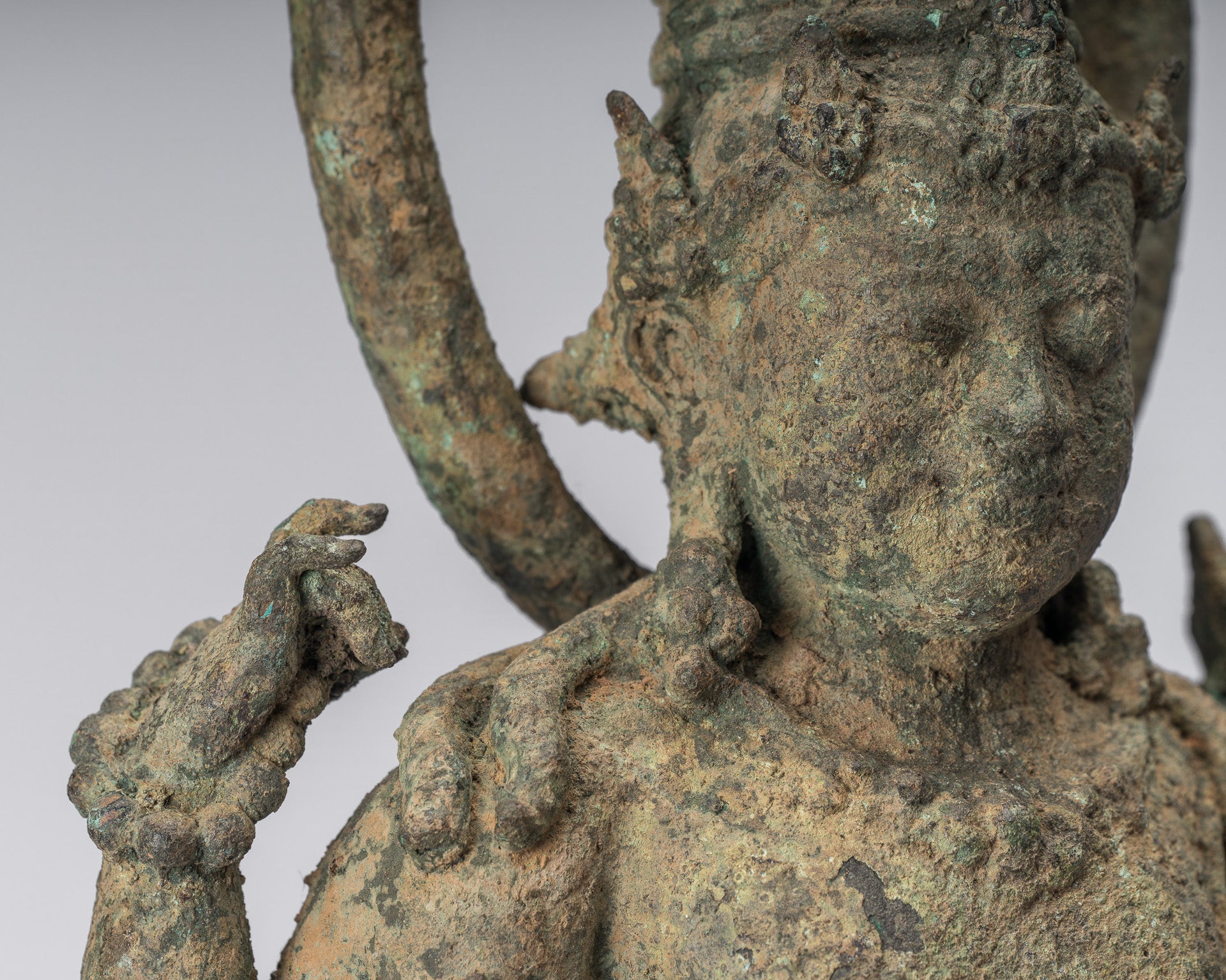 Vishnu – Statue de Vishnu debout en bronze de style indonésien antique Majapahit Java – 51 cm/20"