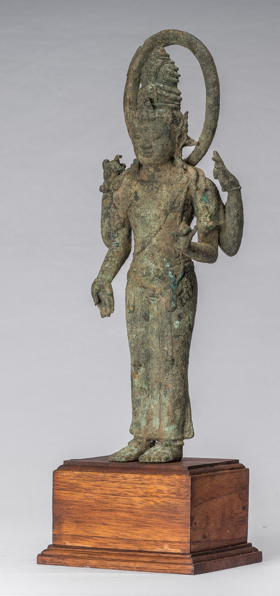 Vishnu – Statue de Vishnu debout en bronze de style indonésien antique Majapahit Java – 51 cm/20"