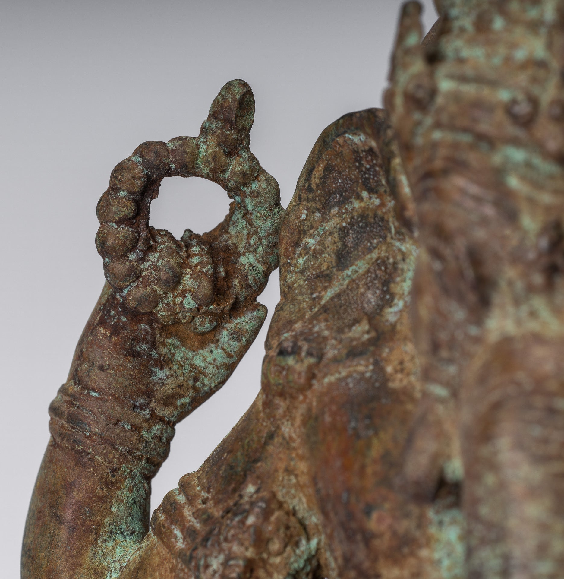 Statue de Ganesha – Statue de Ganesha indonésienne assise en bronze de style javanais antique – 20 cm