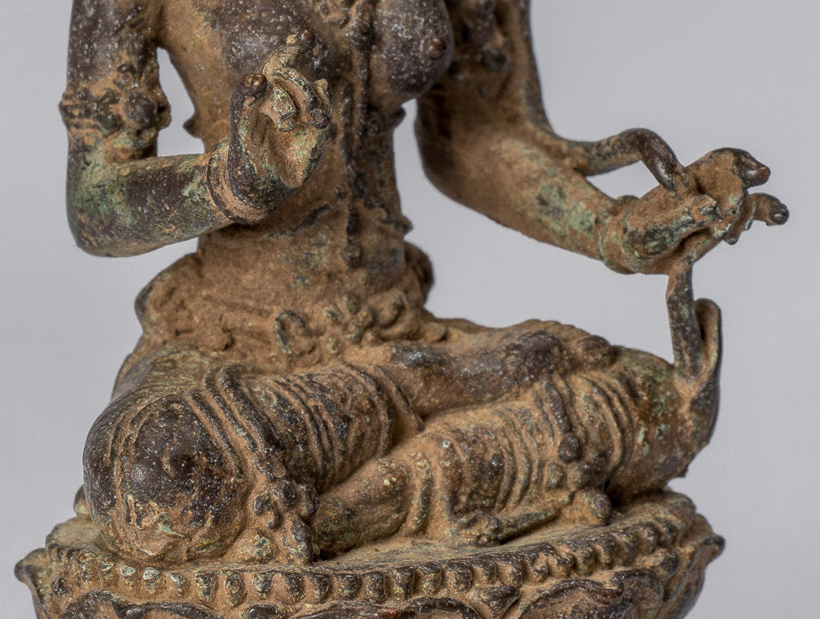 Statue de Tara – Antique style Java Majapahit indonésien assis en bronze Devi Tara – 8 cm